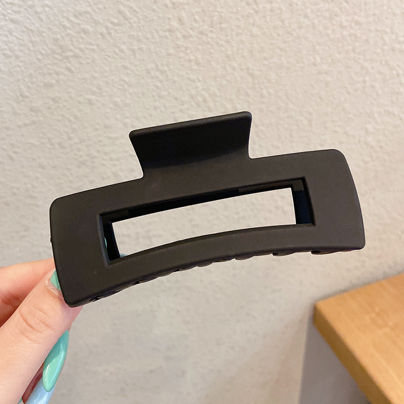 Korean-style ins plastic square gripper, simple and elegant, large back head hair clip, bath fixing clip, shark clip Application Scenario