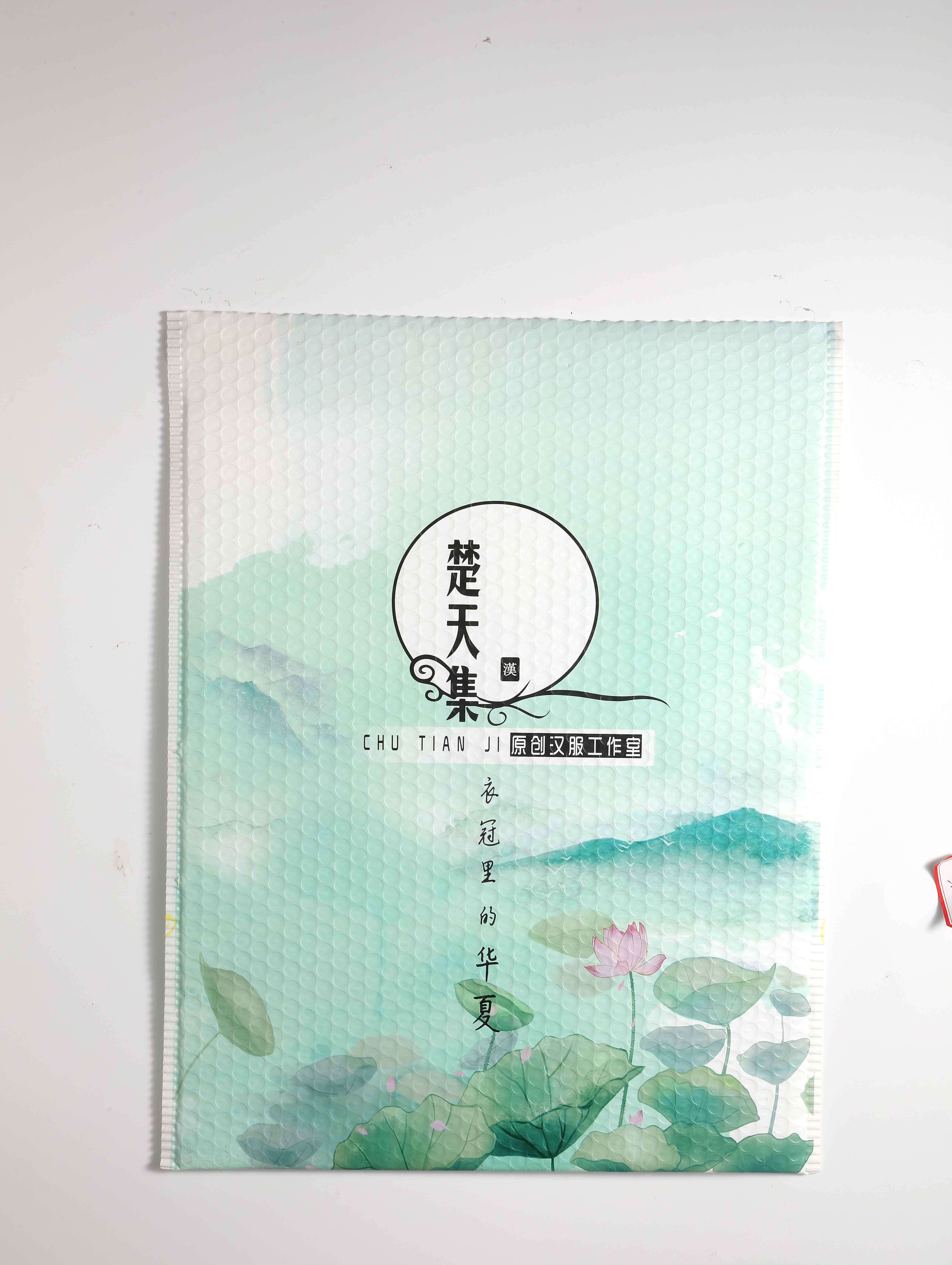 Sanhai Packaging has co-extruded film bubble envelope bags in stock, black thickened bubble bags, e-commerce packaging bags, factory production of foam bags, bubble bag wholesale. 1 Specification image