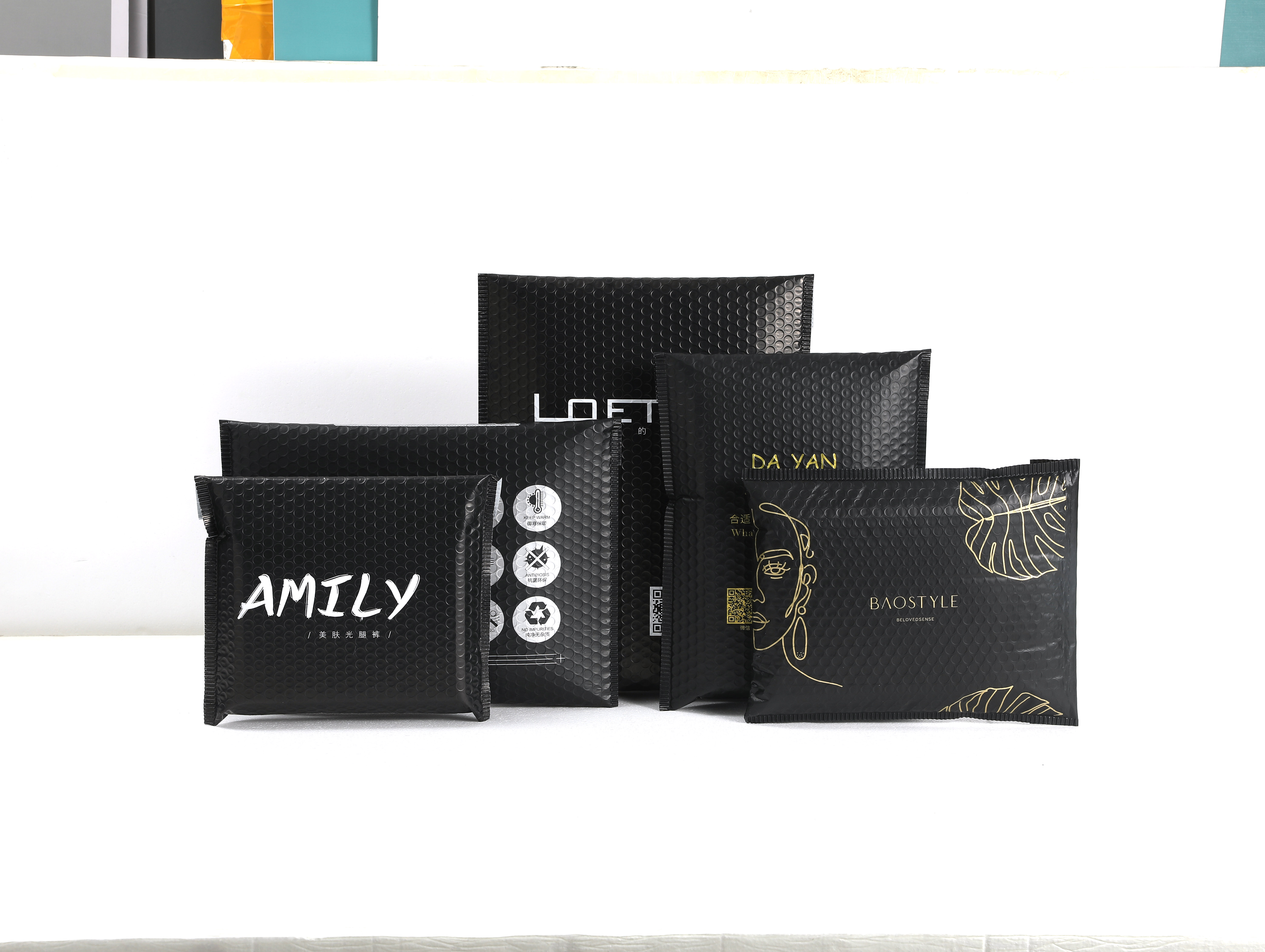 Sanhai Packaging has co-extruded film bubble envelope bags in stock, black thickened bubble bags, e-commerce packaging bags, factory production of foam bags, bubble bag wholesale. 1 Item Picture