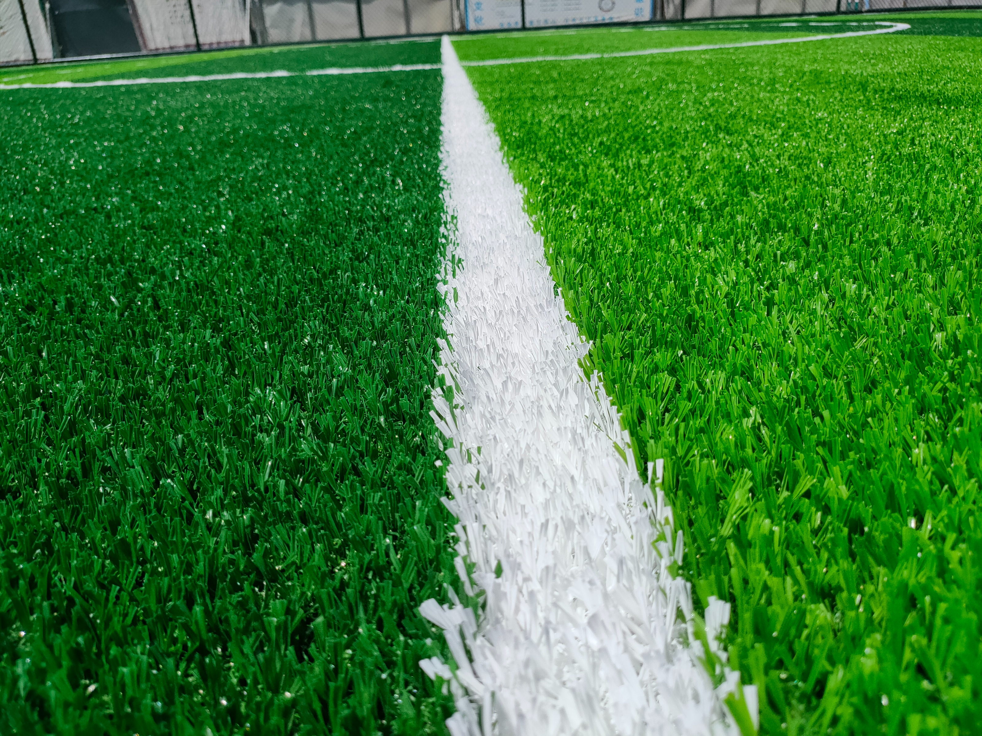 Football grass, sports grass, artificial turf, simulated turf, sports grass, landscape grass, engineering fence grass, school, kindergarten playground, hotel, club grass, wedding PE Item Picture