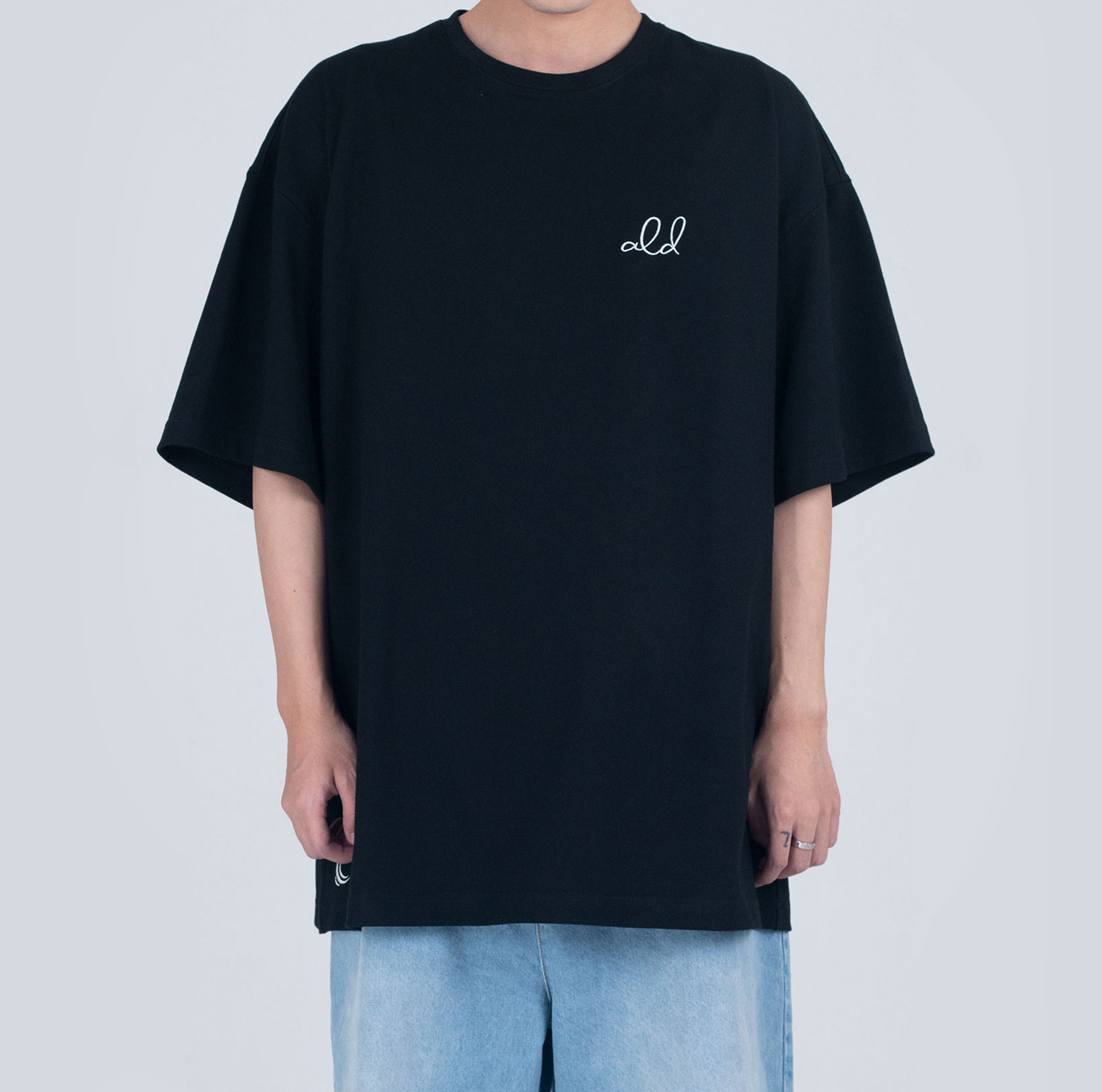 2022 Autumn and winter fashion trend diamond-encrusted half-sleeved T-shirt, short-sleeved round-neck T-shirt, long-sleeved base T-shirt, men's long basic LOGO, couple loose round-neck embroidered short-sleeved T-shirt details Picture