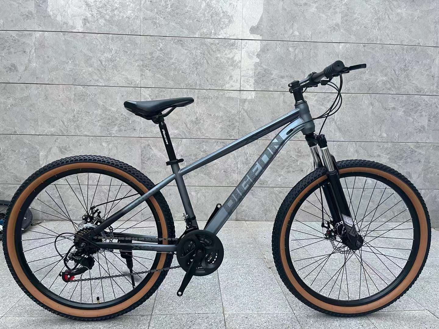 Bicicleta de 26 pulgadas auto artesanal pintura horneada sin película diamante etiquetado interno 380 horquilla delantera engrosada 51 diaduración integrada transmisión de luz grande freno de disco mecánico delantero y trasero xindu posicionamiento volante volante sello integral Application Scenario
