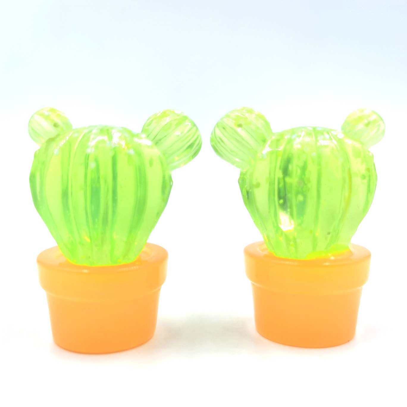 New best-selling simulation toy cactus ball pendant, decorative item, car miniature landscape resin accessory, luminous effect convenience store Application Scenario