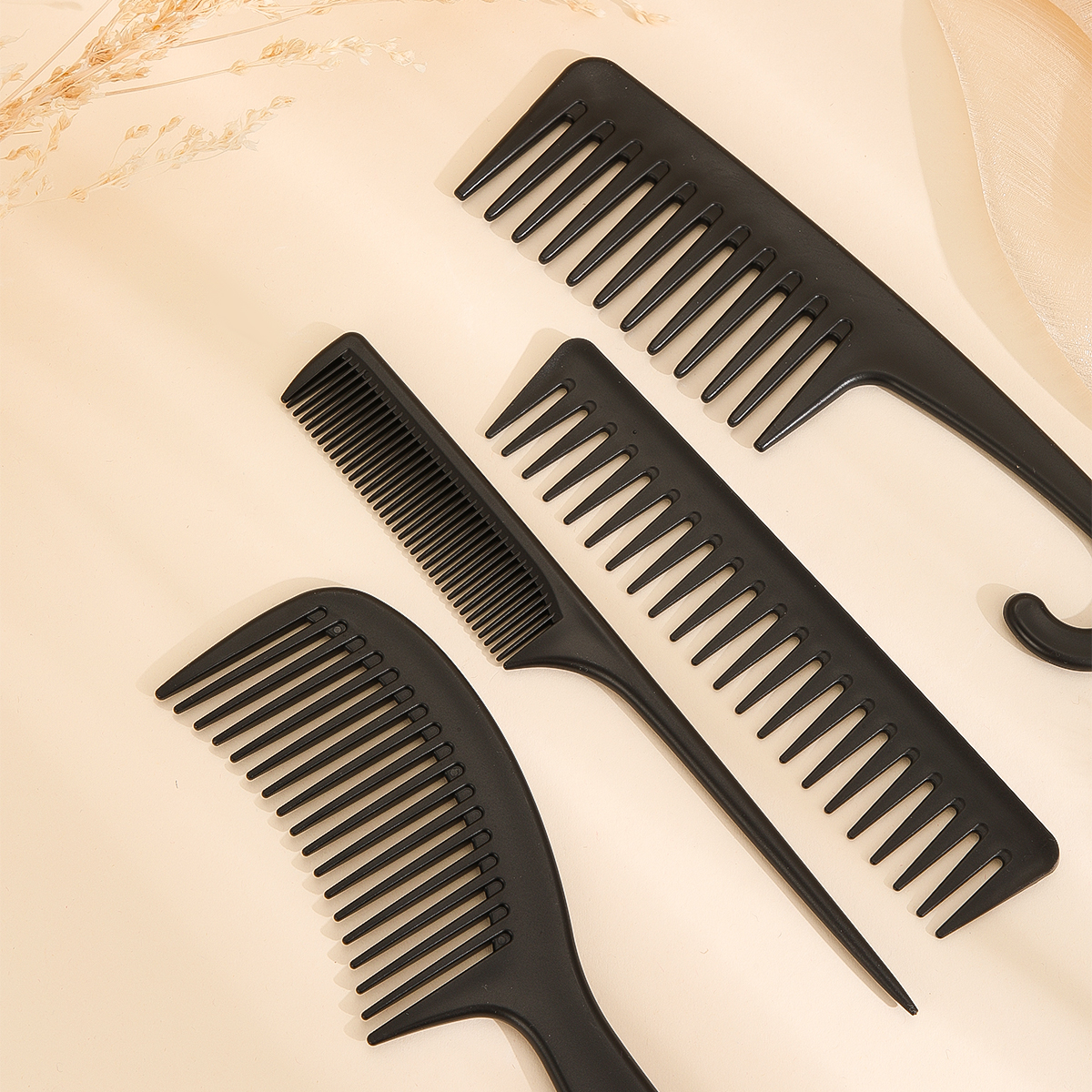 Comb, hair straightening comb, hair cutting comb, dual-purpose comb, styling comb set Application Scenario