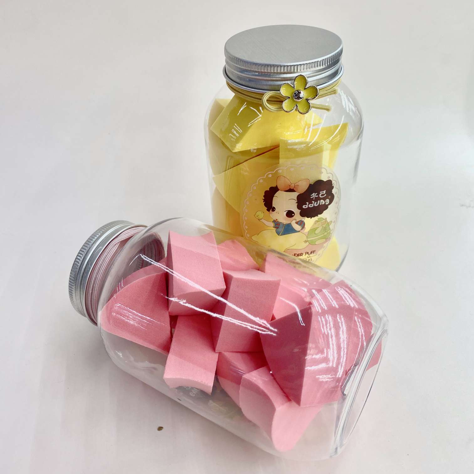 Portable fan-shaped beauty egg powder puff for makeup