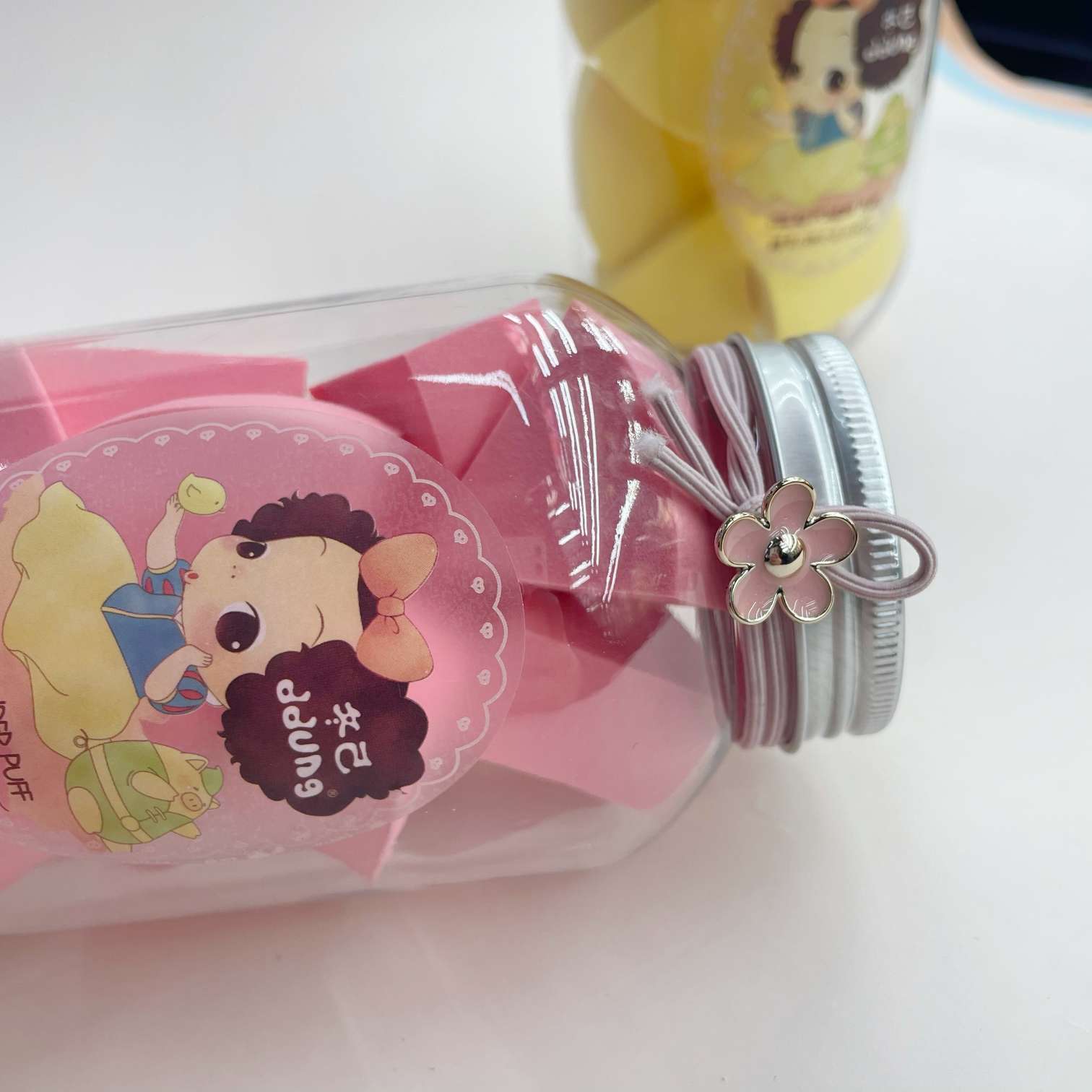 Portable fan-shaped beauty egg powder puff for makeup details Picture
