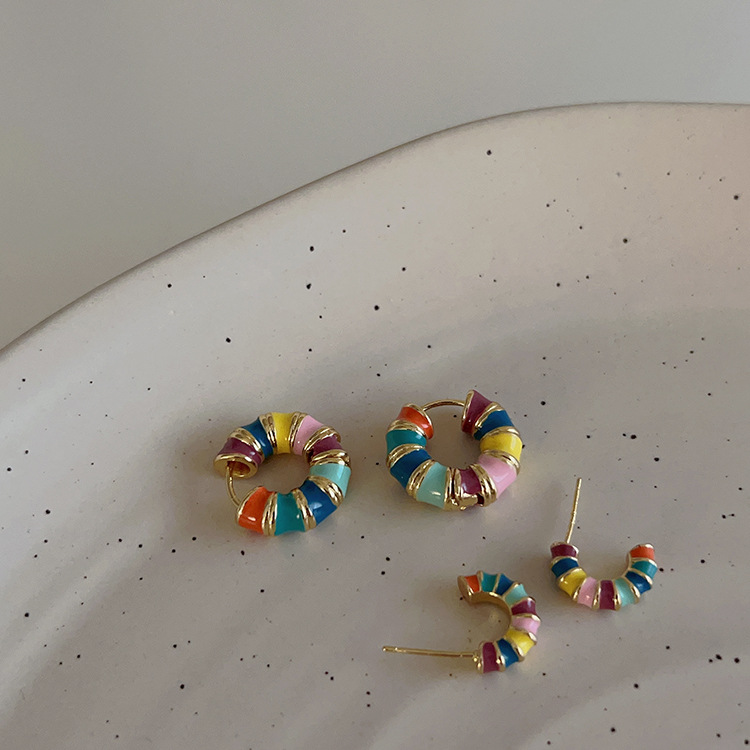 Colorful oil-dripping metal earrings, a unique design for women, with a retro, individual, simple and versatile style, are fashionable and elegant earrings and earrings Specification image