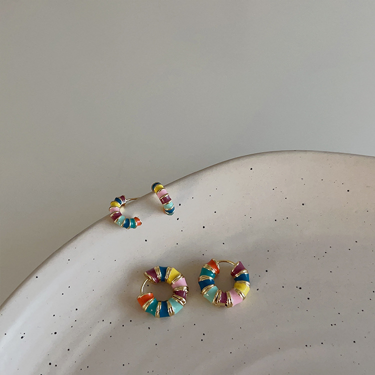 Colorful oil-dripping metal earrings, a unique design for women, with a retro, individual, simple and versatile style, are fashionable and elegant earrings and earrings detail image 6