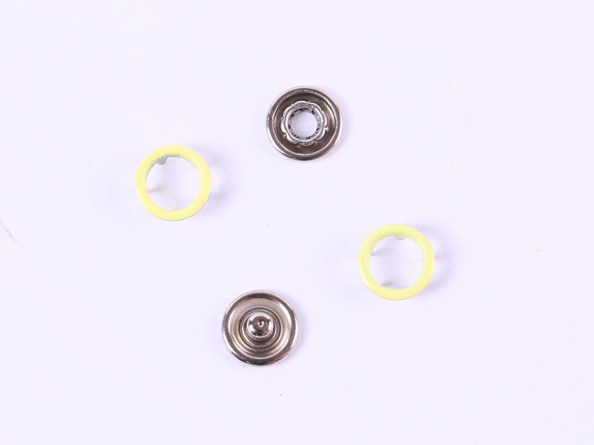 【 Chaoshicheng 】 Factory direct sales of metal snap fasteners, five-prong fasteners, four-prong fasteners, color-painted five-prong fasteners, hollow five-prong fasteners Application Scenario