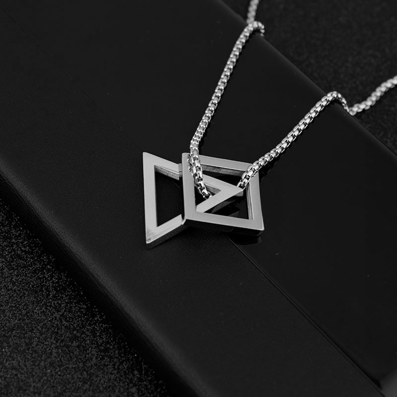 Autumn-Winter Autumn-Winter Autumn-Winter Necklace Four Triangle Pendant Item Picture