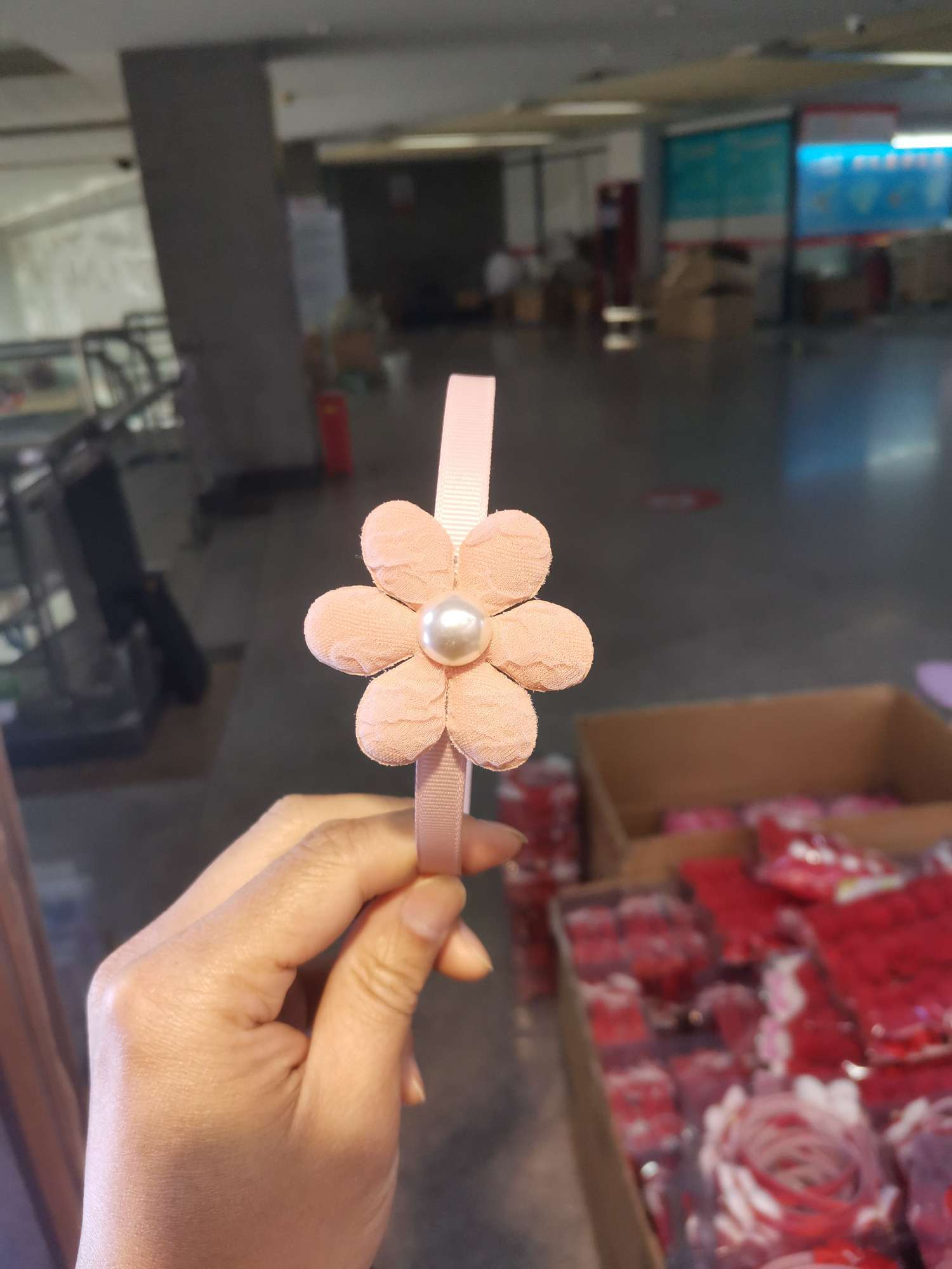 Jiarui Baby's 2022 online bestseller, the crinkled five-petal flower headband, is a popular online hit and a Korean version of the children's hairband with a crinkled clip