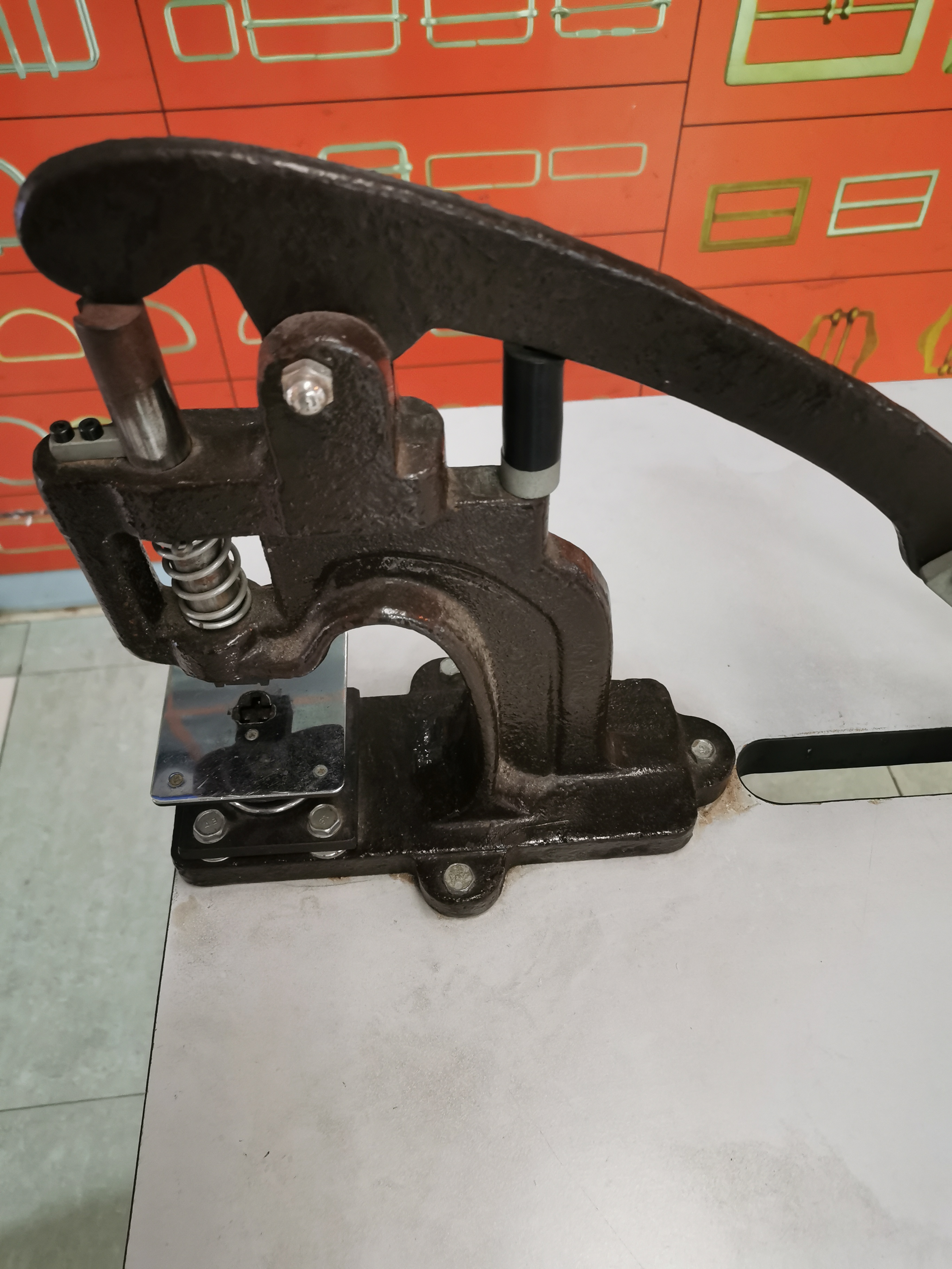 机器/ 裤钩脚踩机器/厂家直销白底实物图