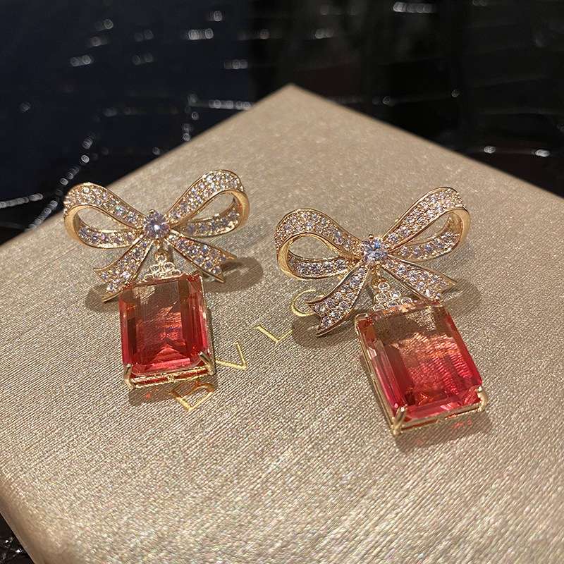 Bow red diamond stud earrings in tourmaline color with a translucent texture, stir-fried simple, sweet and elegant crystal earrings detail image 6