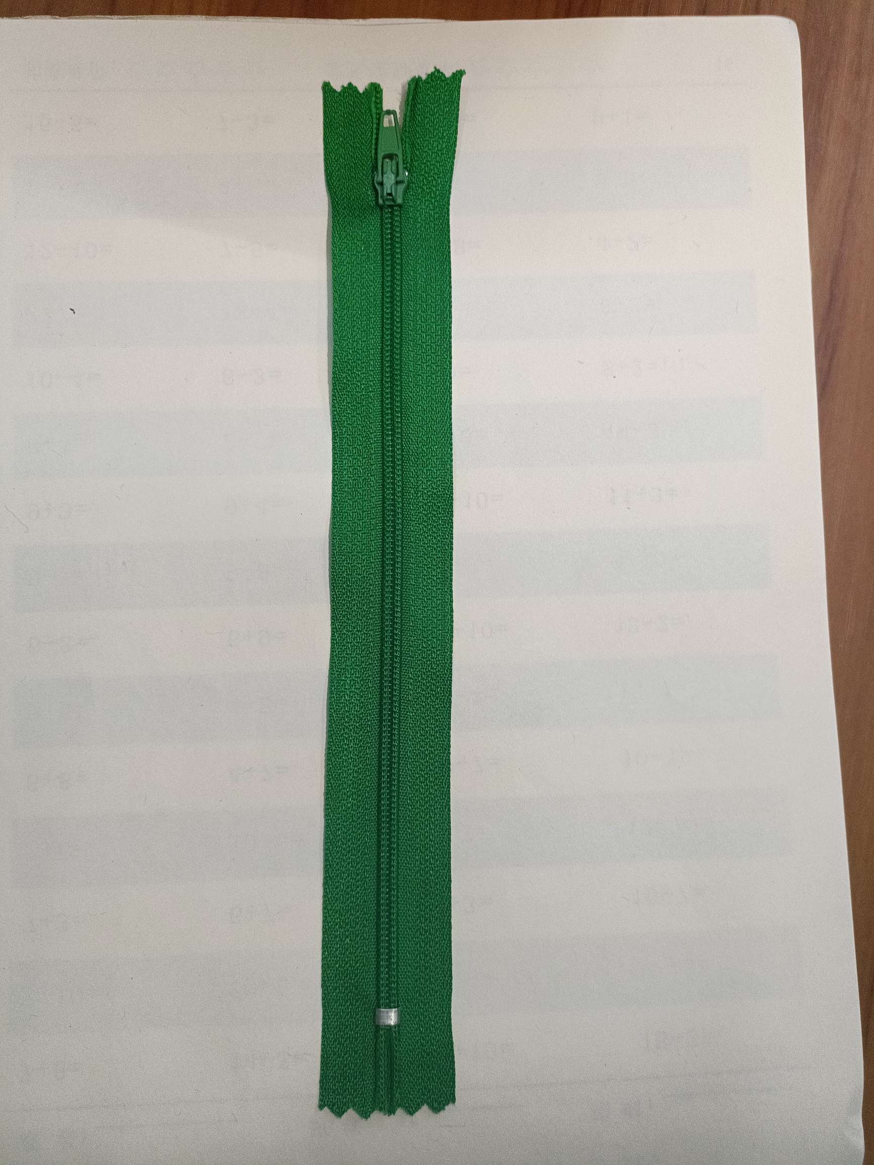 服装辅料拉链4.2双针自动头尼龙拉链详情图3