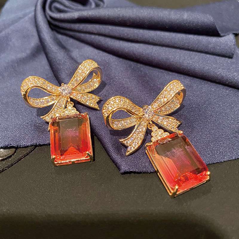 Bow red diamond stud earrings in tourmaline color with a translucent texture, stir-fried simple, sweet and elegant crystal earrings Specification image