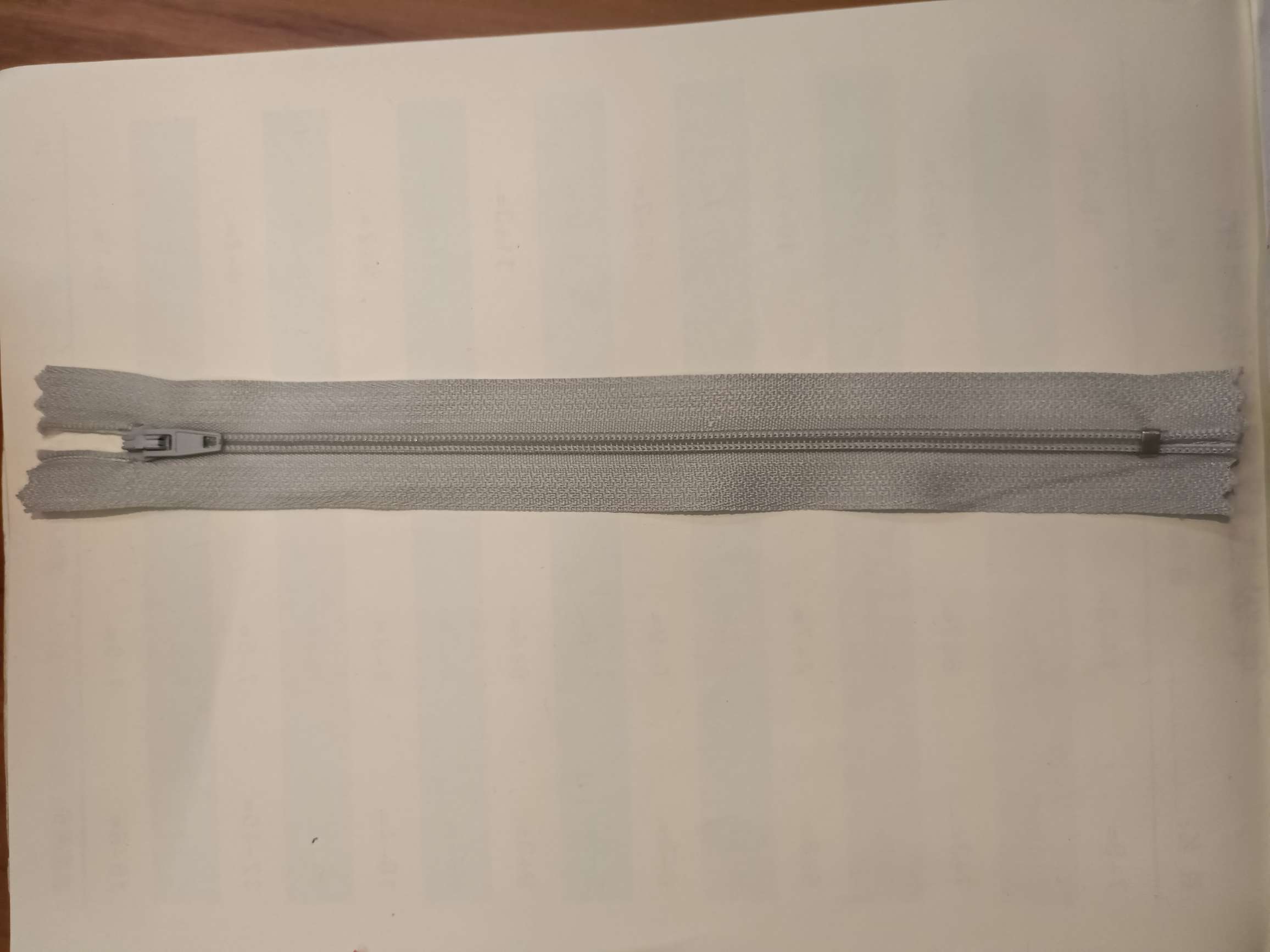 服装辅料拉链4.2双针自动头尼龙拉链详情14