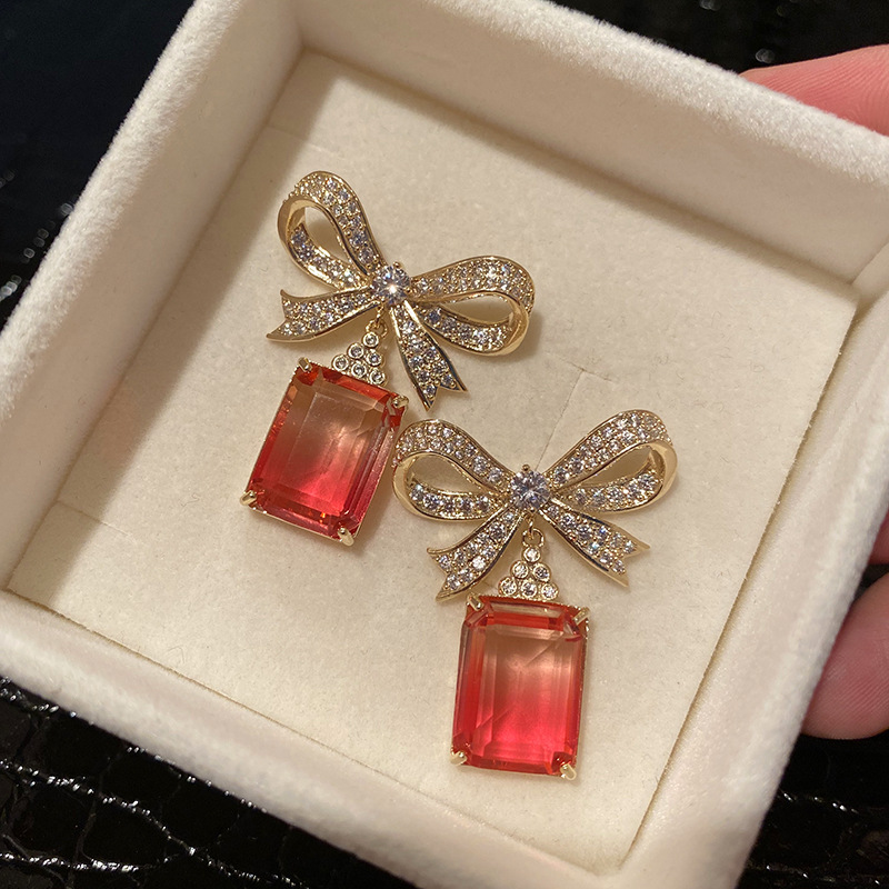 Bow red diamond stud earrings in tourmaline color with a translucent texture, stir-fried simple, sweet and elegant crystal earrings detail image 2