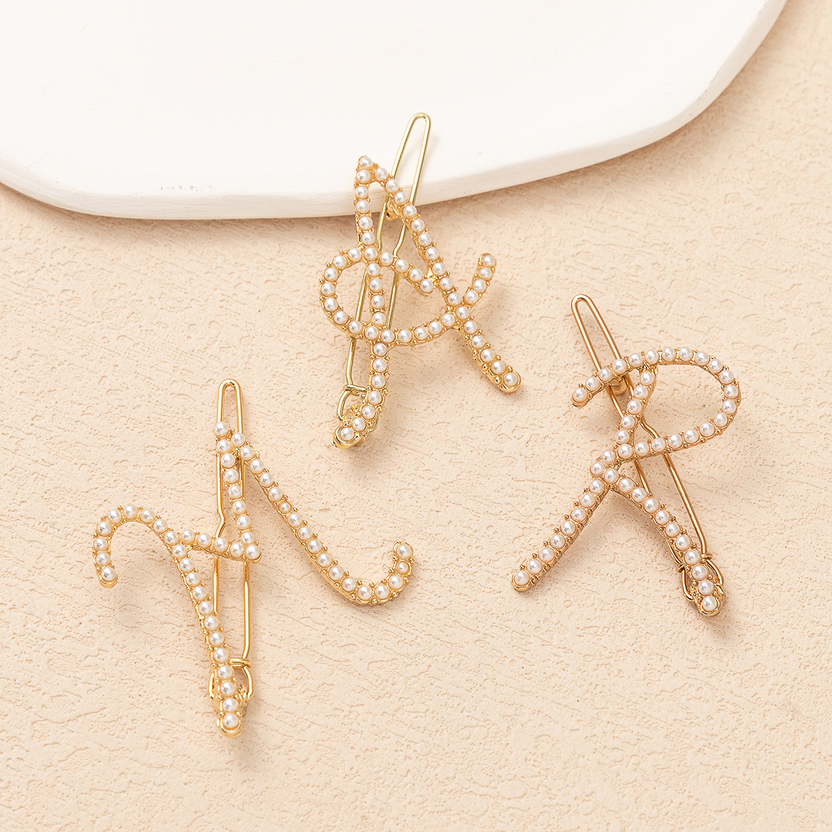 Popular accessory hair clip letters Specification image