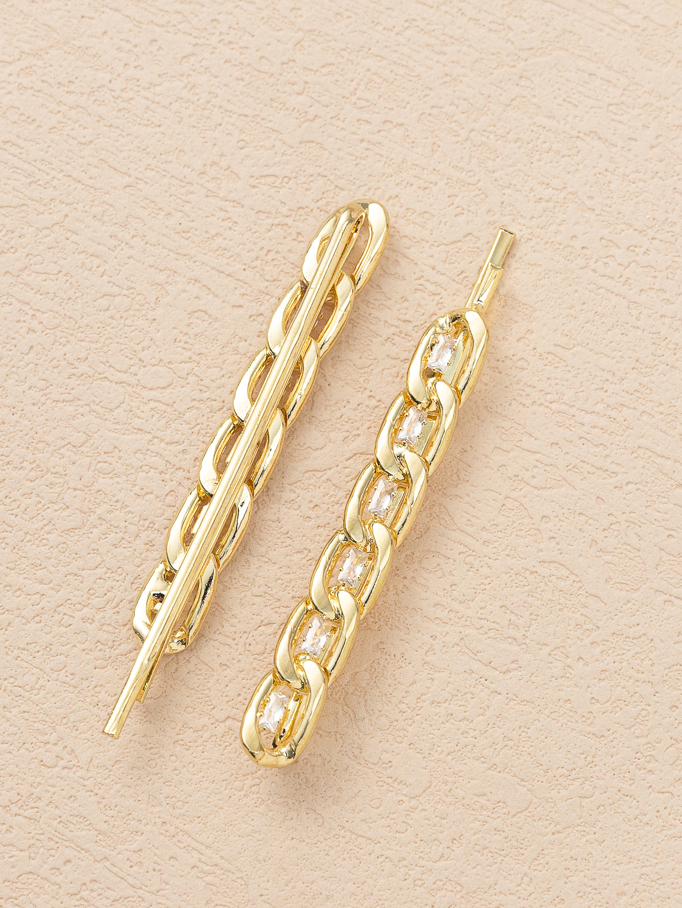 Popular accessories: hair clips and chains Item Picture