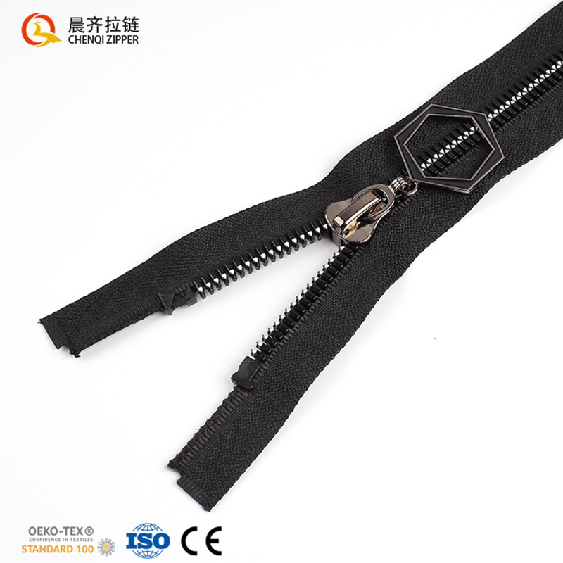 3 types of down jackets, cotton-padded jackets and bags made of plastic steel with single zippers, made of 8# resin corn kernels and oil Item Picture