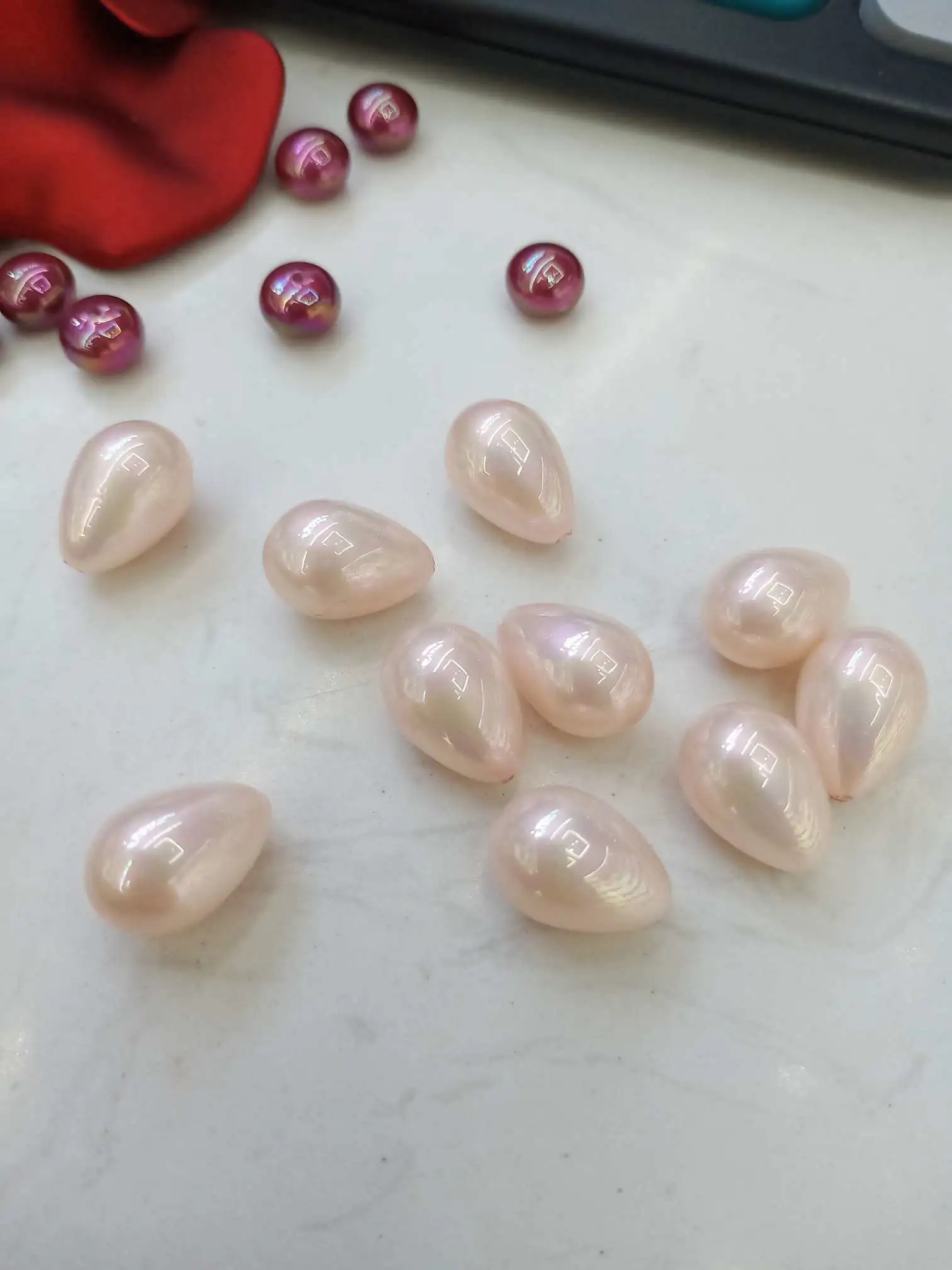 Handicrafts, accessories and clothing Item Picture