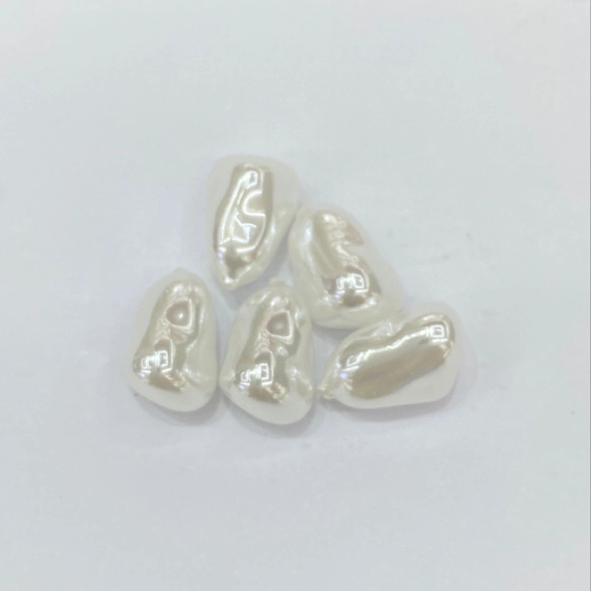 Irregular pearl pure white clothing, jewelry and accessories Application Scenario
