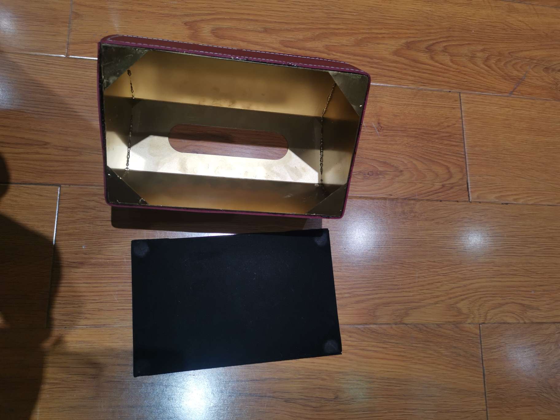 皮革纸巾盒白底实物图