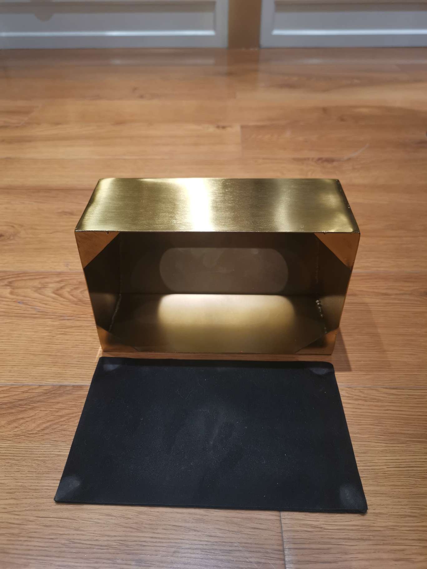 金属纸巾盒白底实物图