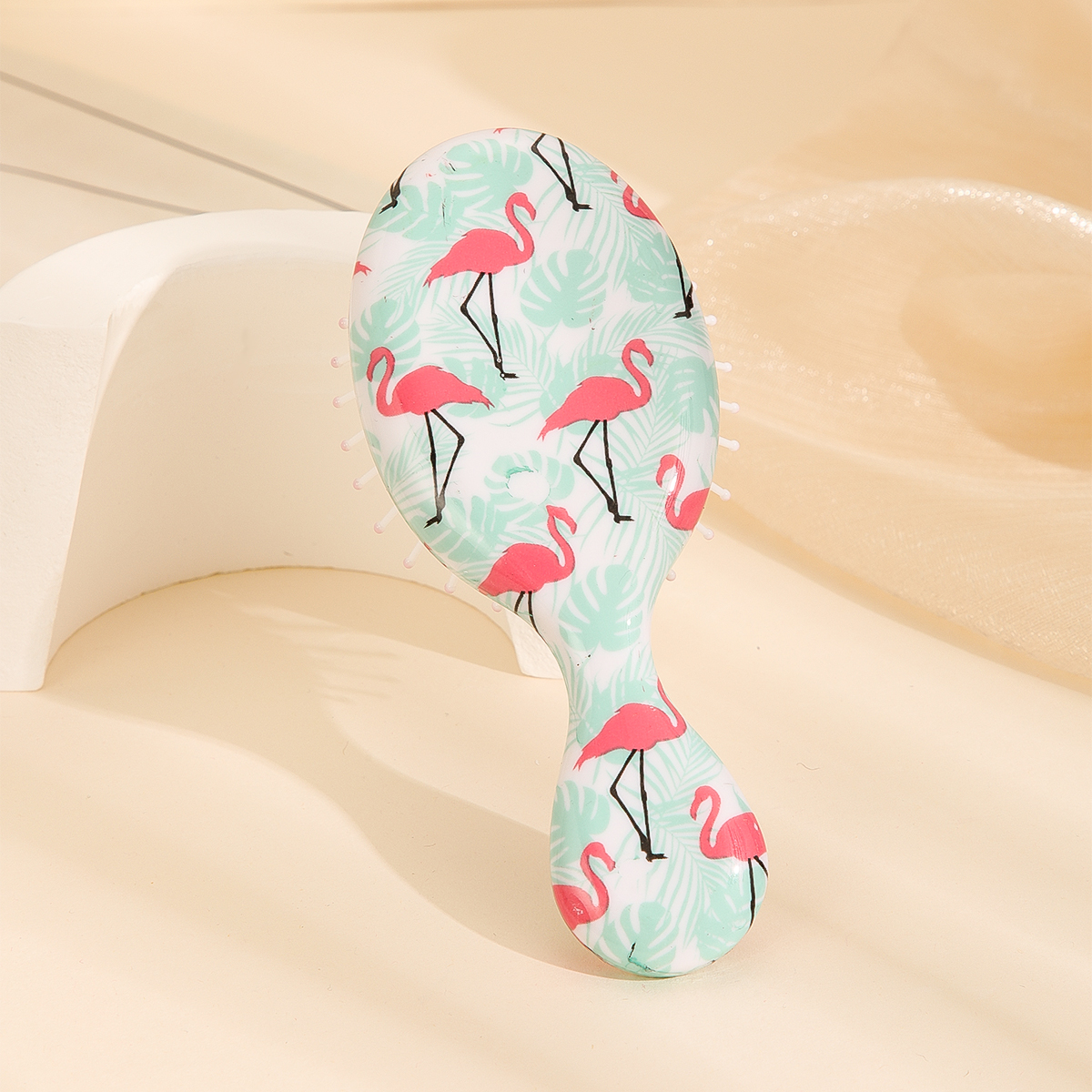 The small and mini airbag comb for women is not harmful to the scalp. It is a plastic comb and a cute cartoon airbag comb Application Scenario