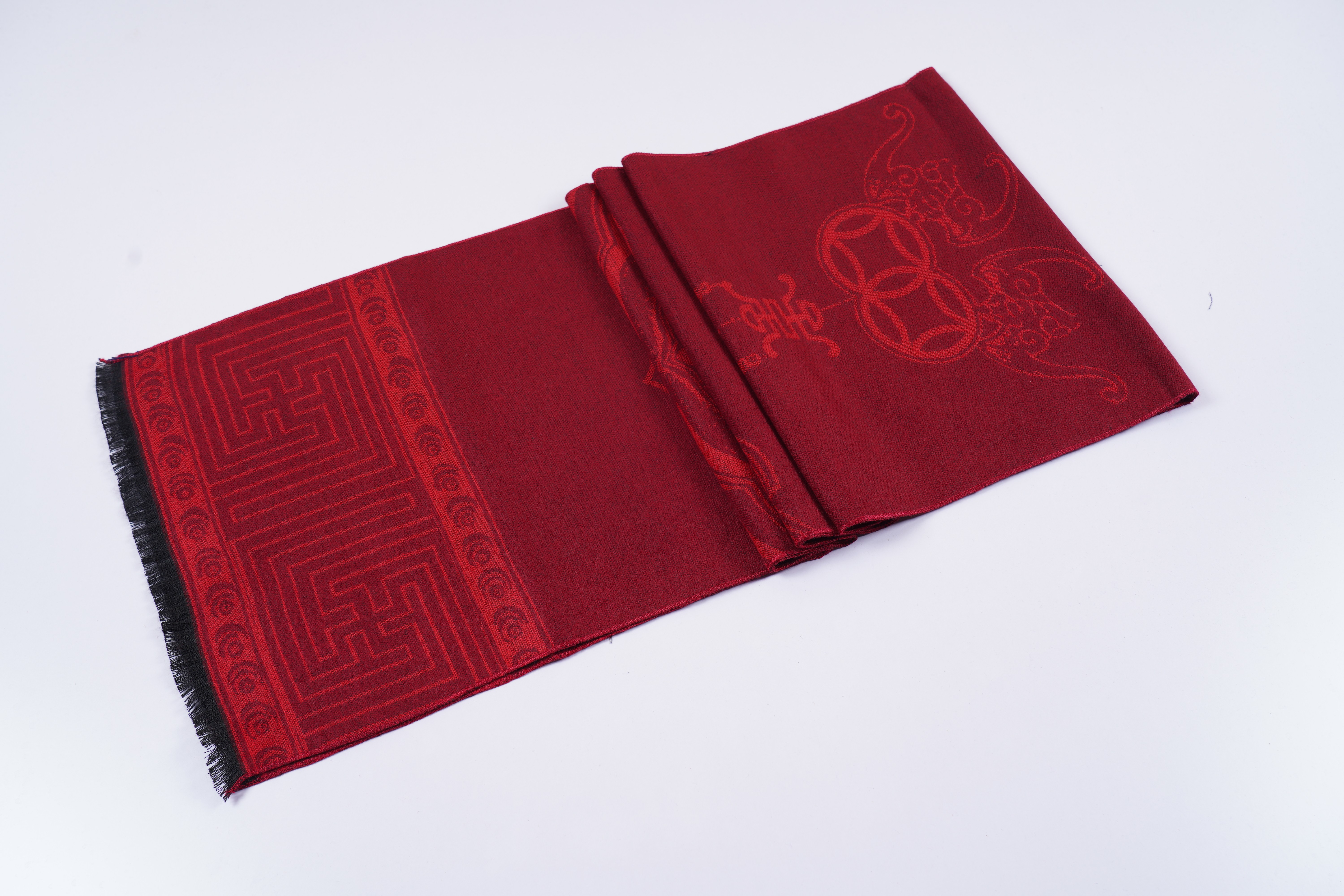 Festive "Fu" character pattern men's scarf for birthday gifts, new company year-end party "Fu" character scarf wholesale, single-color logo, bright red scarf direct sales, simple winter shawl, Amazon and Taobao e-commerce exclusive scarves Item Picture