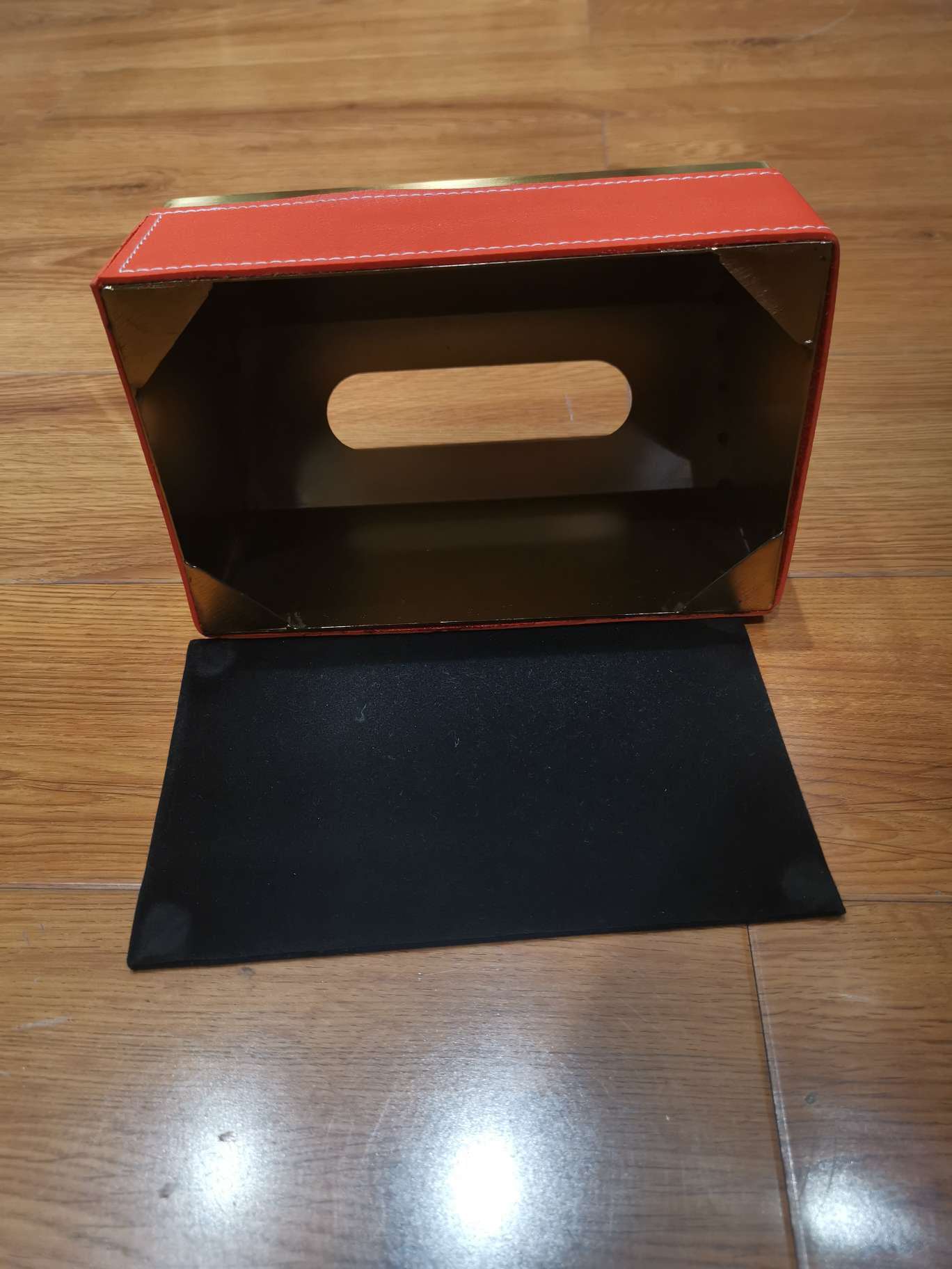 皮革纸巾盒白底实物图