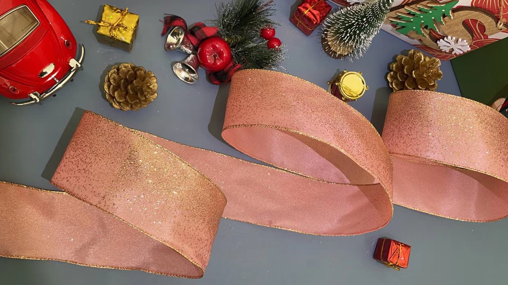 Item No. : 22-002 DIY Christmas Gift Packaging Decoration Champagne Gold Onion Pink Christmas Wire Strip 6.3cm Application Scenario