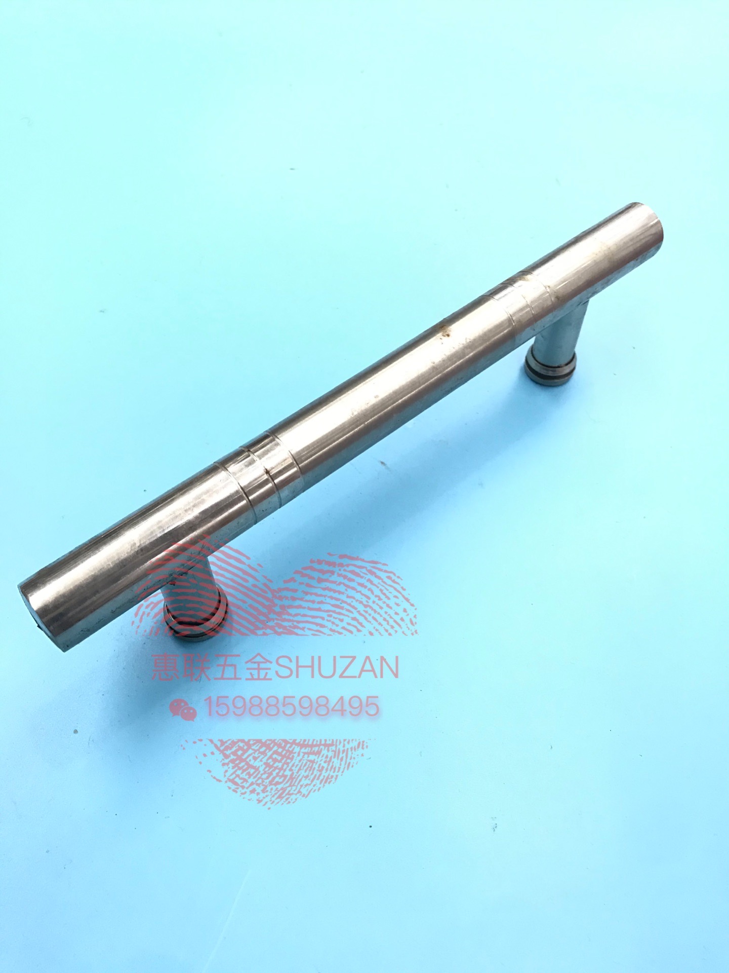 Shuzan is a well-known brand of stainless steel glass door handles with ice crack patterns, European-style door handles, adjustable hole spacing, and door hardware accessories