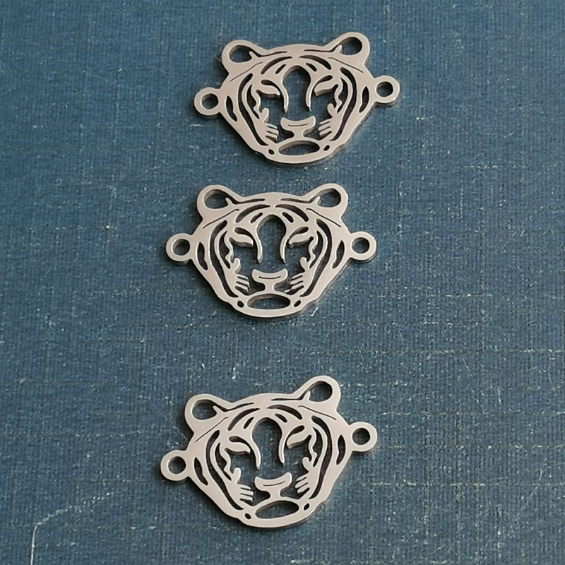 Stainless steel cute little tiger bracelet for women's zodiac year of the Tiger, double-hole pendant with tiger head, women's accessory gift