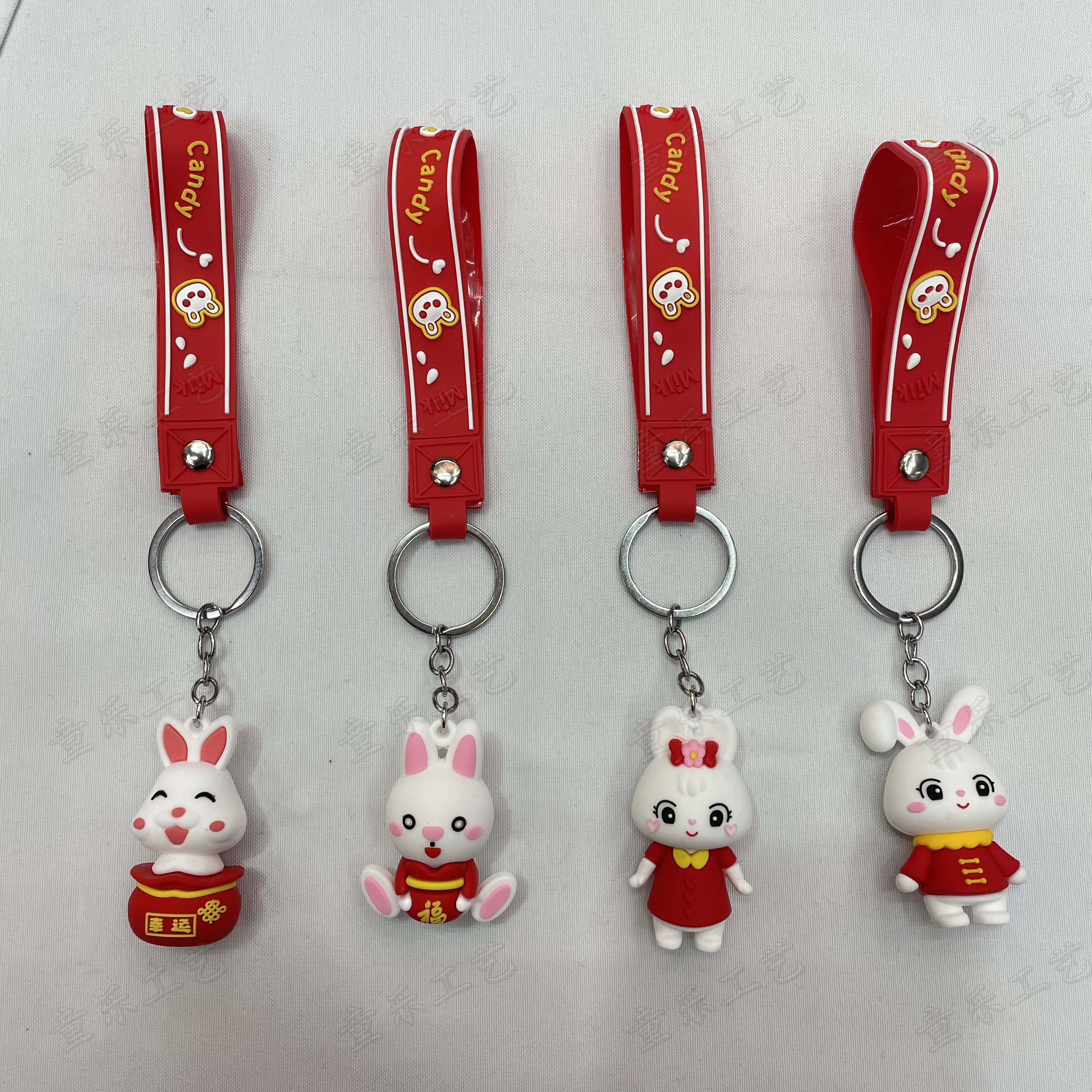 创意新年兔子软胶钥匙扣卡通招财进宝小兔钥匙配件立体公仔挂件