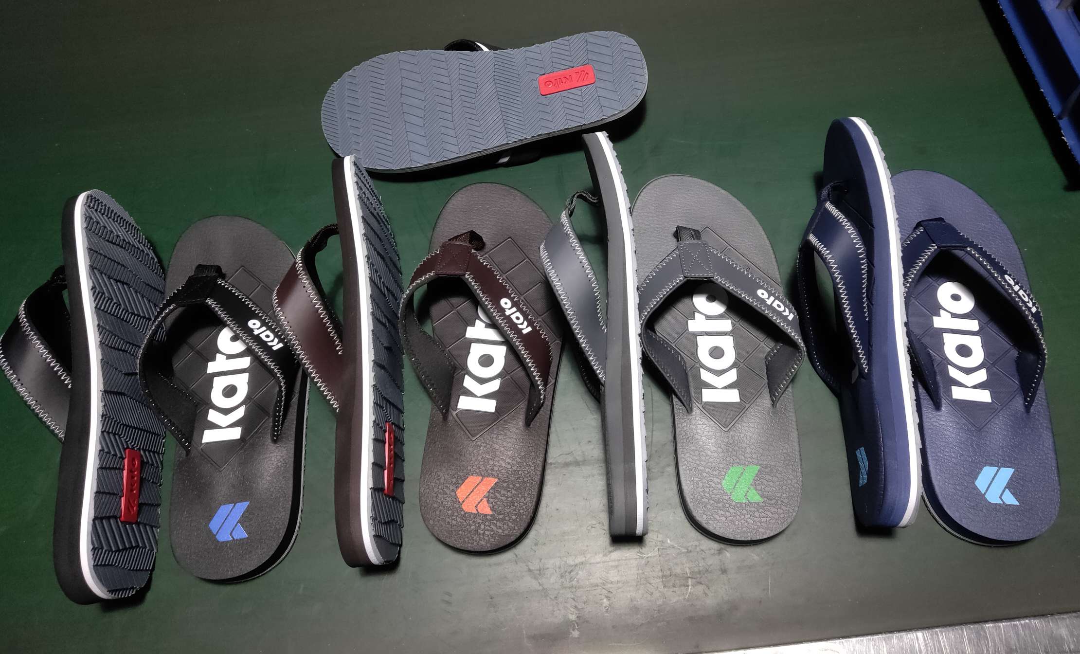 夏季休闲EVA防滑洞洞鞋男沙滩拖鞋人字拖男式凉拖透气舒适轻便鞋