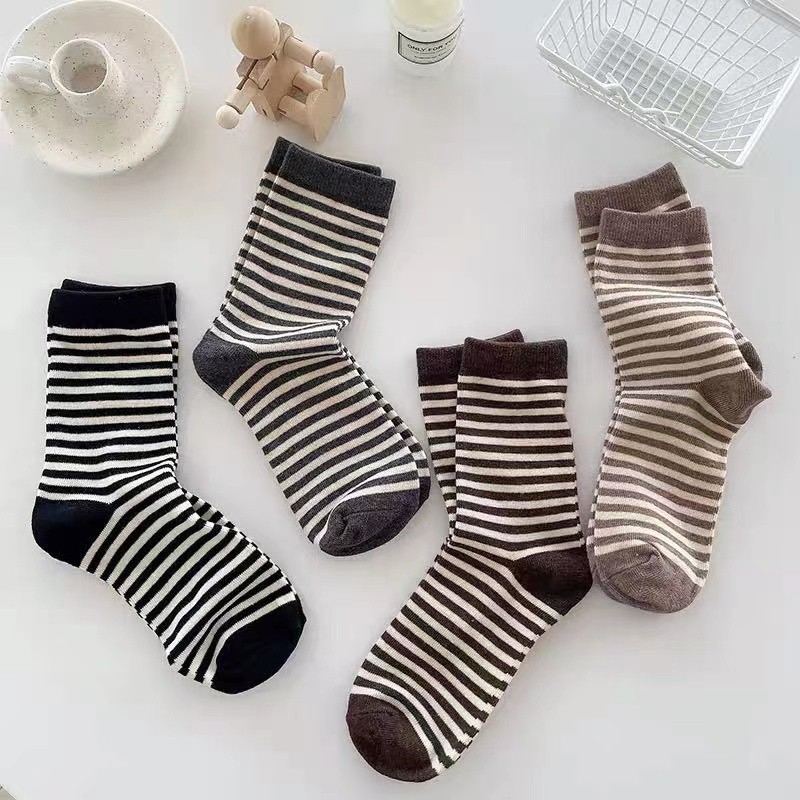 HSY--秋冬 袜子男女中筒袜 条纹R字休闲运动袜 透气吸汗 棉袜 黑白 厂家图 (30)