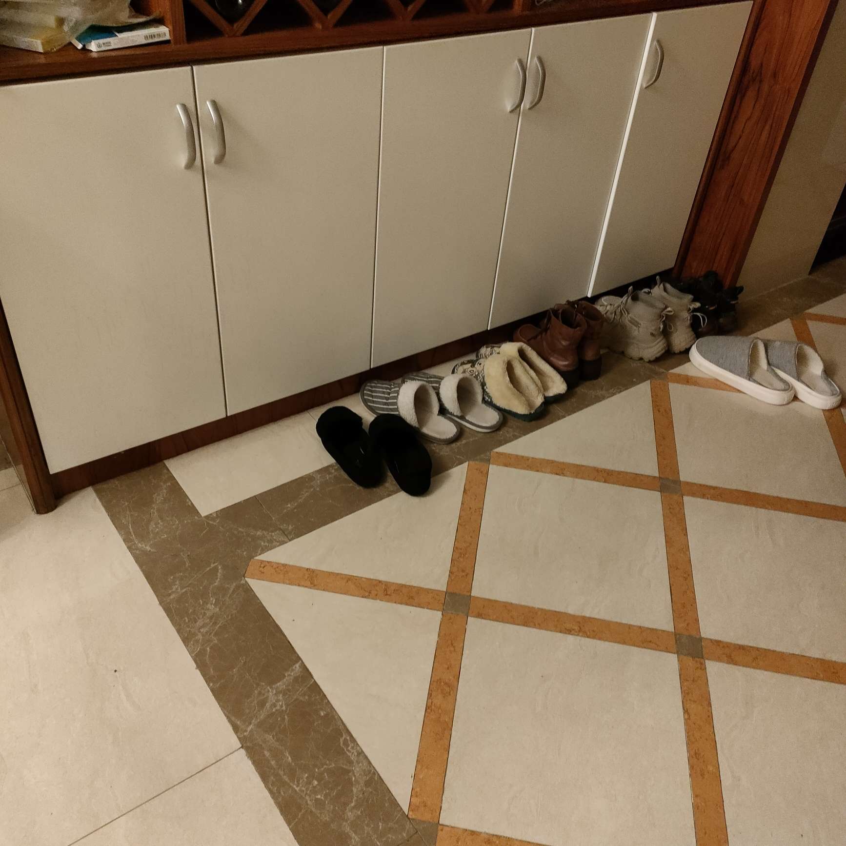 耀居家具全屋定制现代轻奢风鞋柜