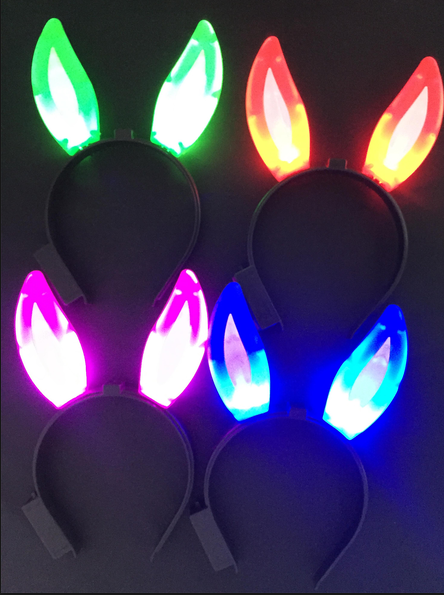 The bunny girl's shiny headband is a cute decoration for birthday party and party photo poses Application Scenario