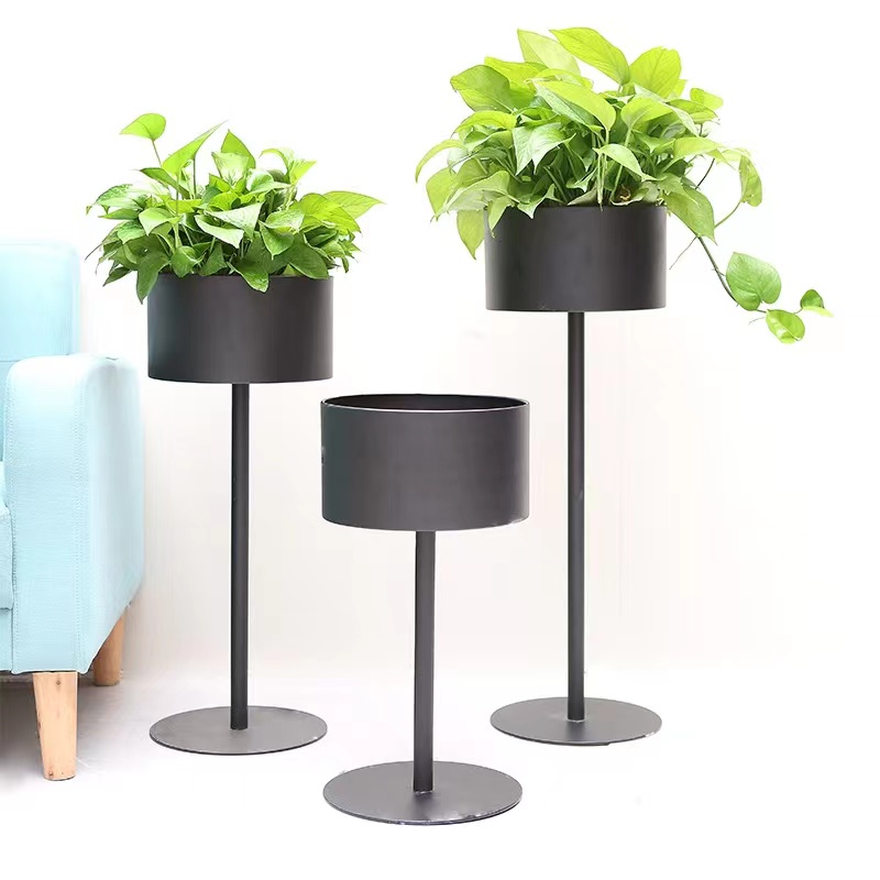 A Nordic-style flower stand beside the TV cabinet in the living room, a single floor-standing light luxury display item, and a green plant stand indoors Specification image