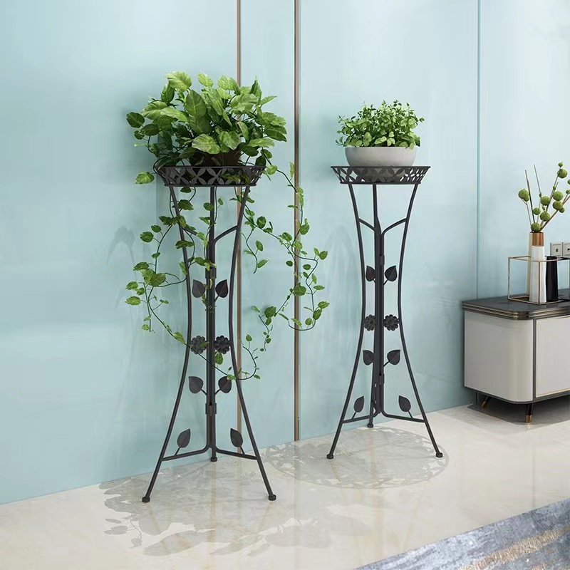 The ironwork floor-standing flower rack is used for indoor living room and balcony decoration. It is a simple European-style flower pot storage rack Application Scenario