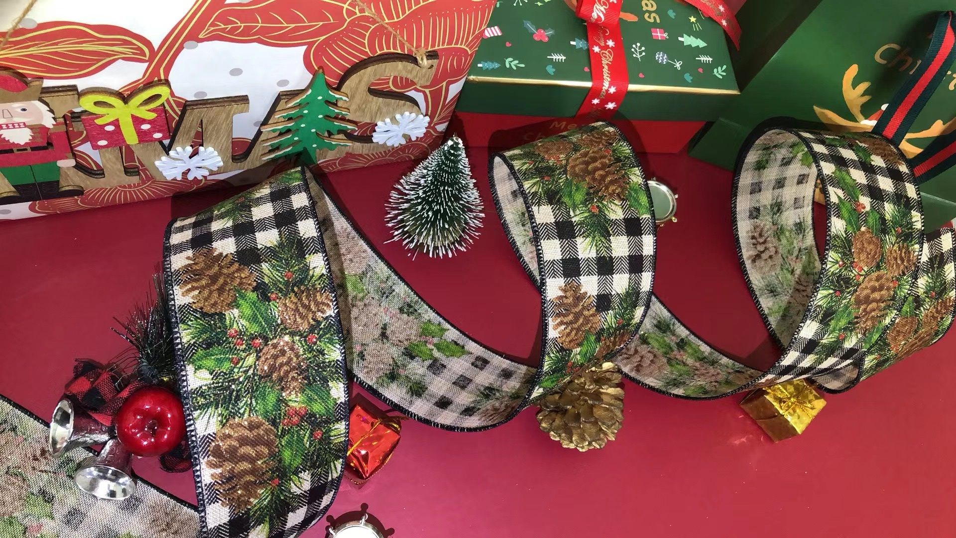 Item No. : 22-023 Christmas Gift Packaging Decoration DIY Linen Black and White checkered Printed Leaf Christmas Wire Tape 6.3cm Application Scenario