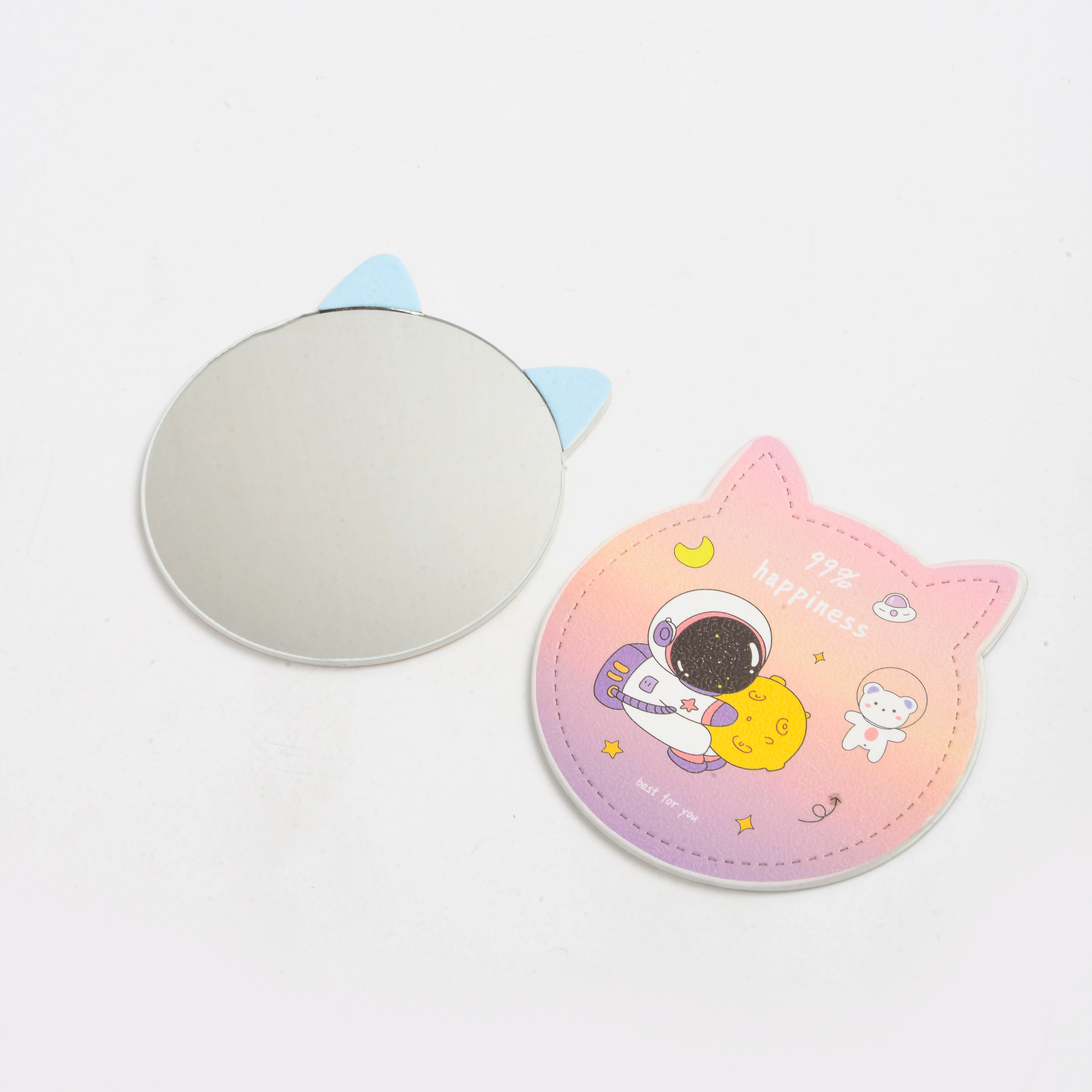 Cute mini portable makeup mirror, a small round mirror for girls to touch up makeup Application Scenario