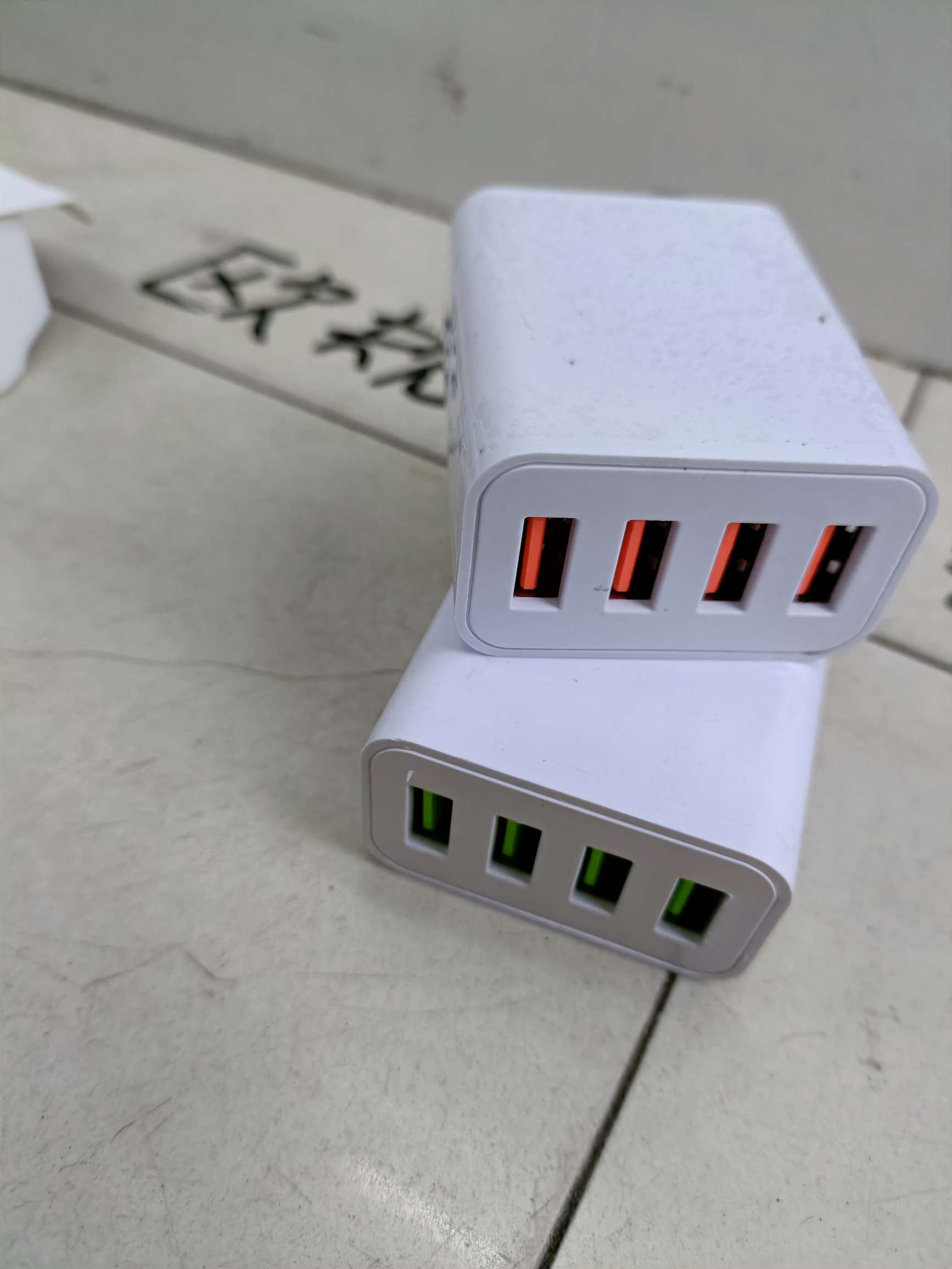 4usb charger with mobile phone data cable and European/American standard mobile phone charger detail image 8