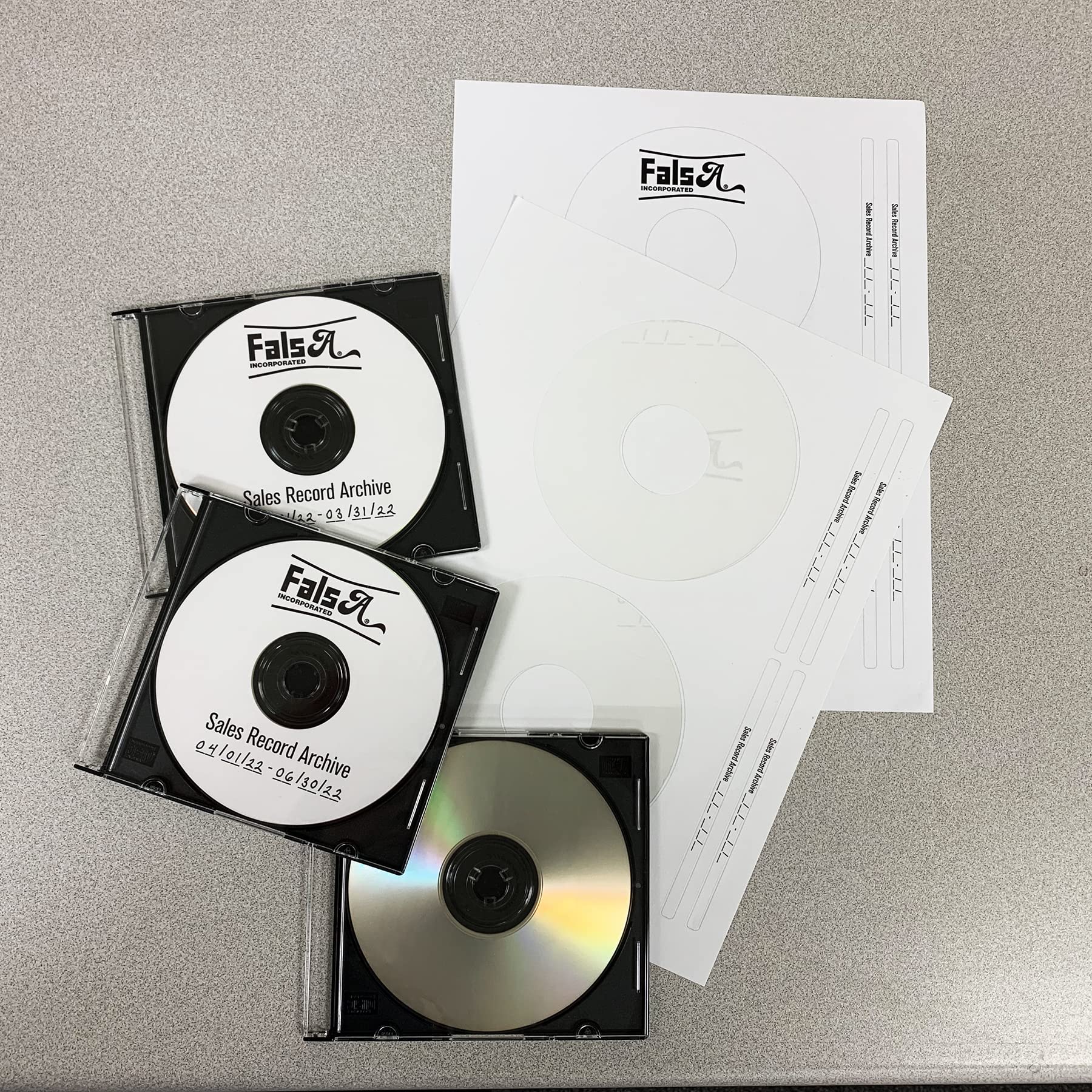VCD光盘贴/CD光盘贴/DVD光盘贴白底实物图
