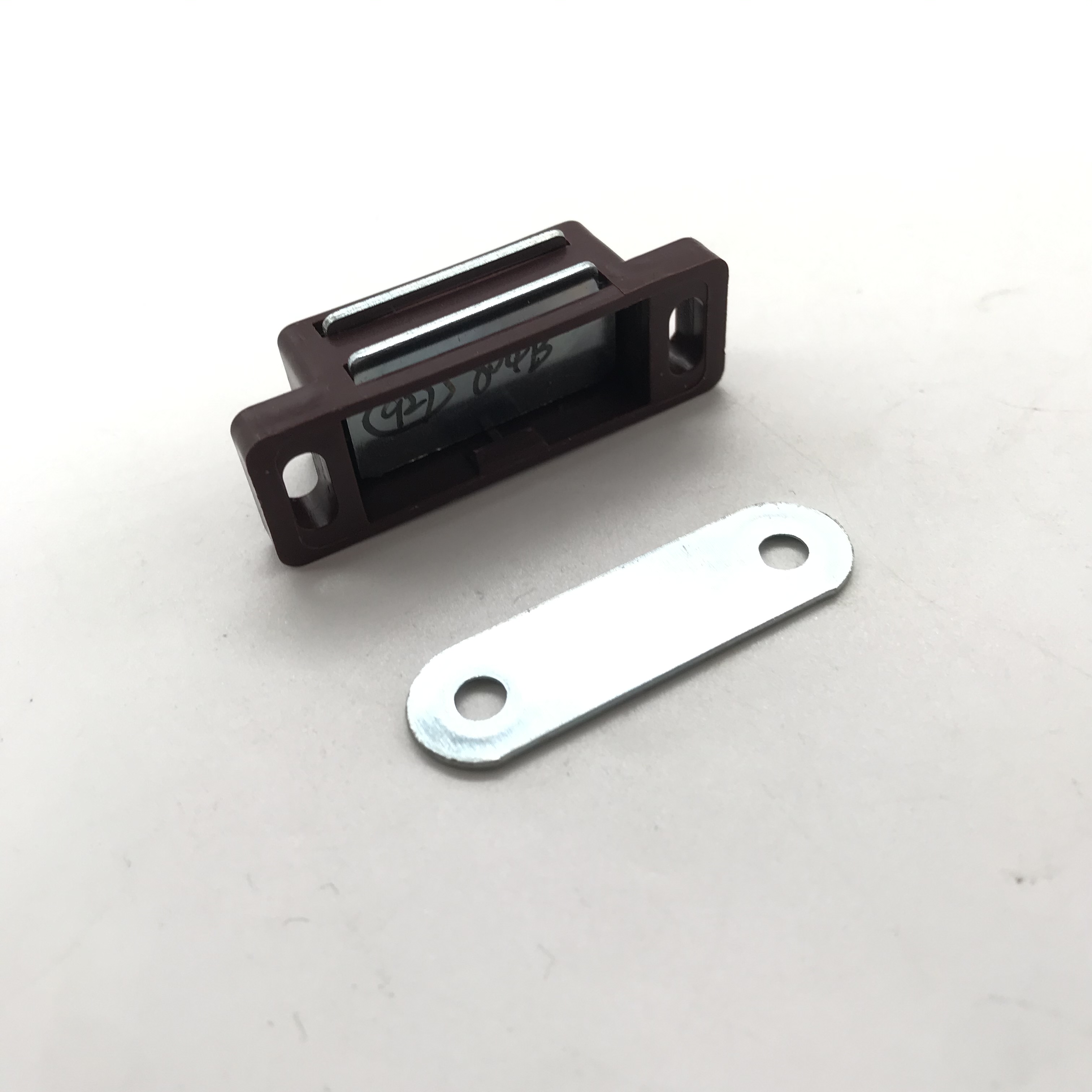 Shuzan high-quality hardware door clamps, anti-soil hanging doors, magnetic clamps, bedroom door handles, furniture accessories, door clamps, factory direct sales. Door clamps, door clamps Application Scenario