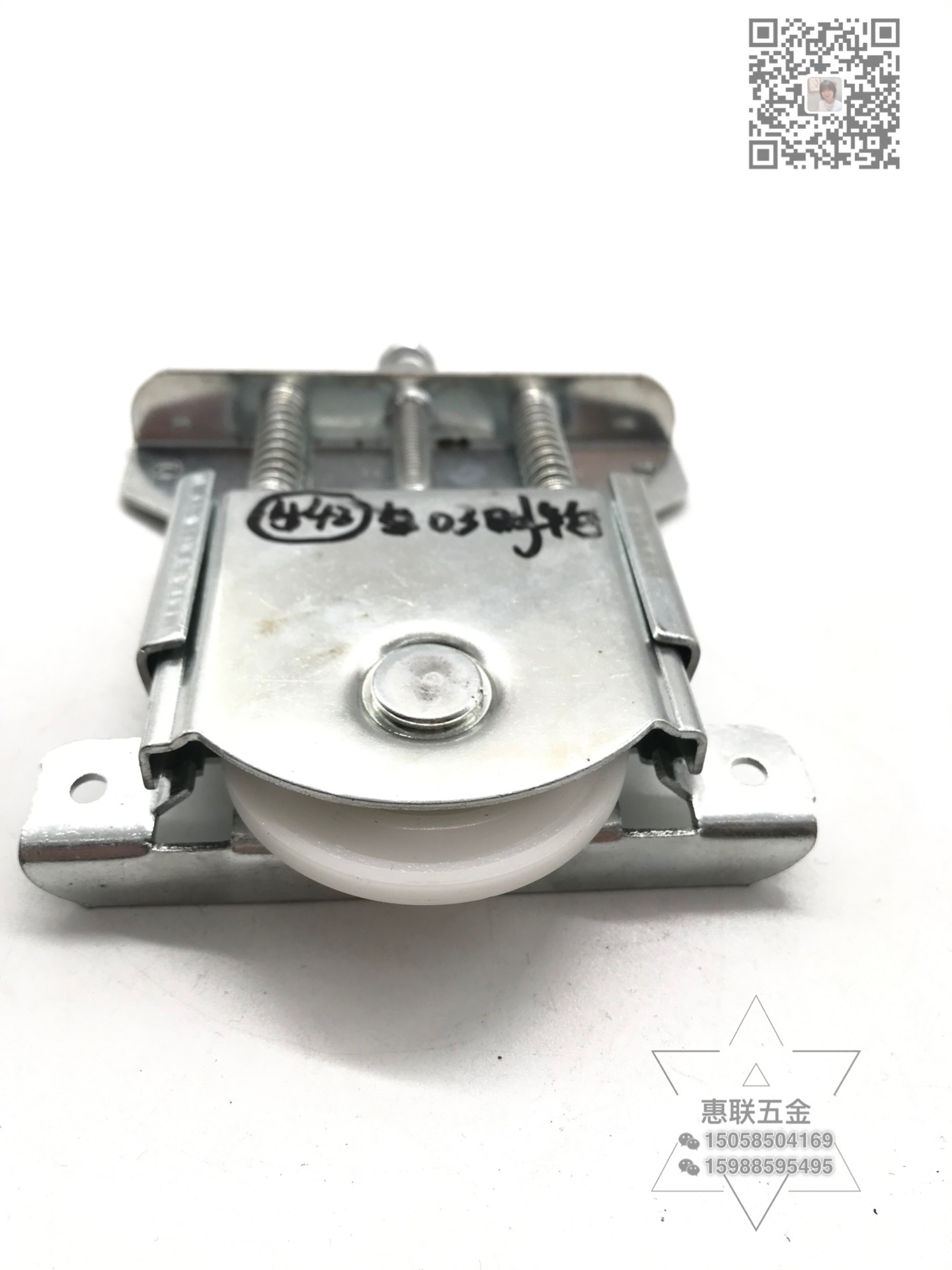 وتباع الصانعة البوَّابة الخشبية المنزلقة على مدارات الانزلاق Specification image