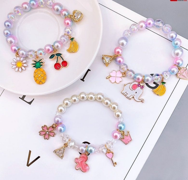 Suitable for students to wear bracelets, children's bracelets, little girls' colorful bead pendants, bracelet accessories, girls' cartoon designs details Picture