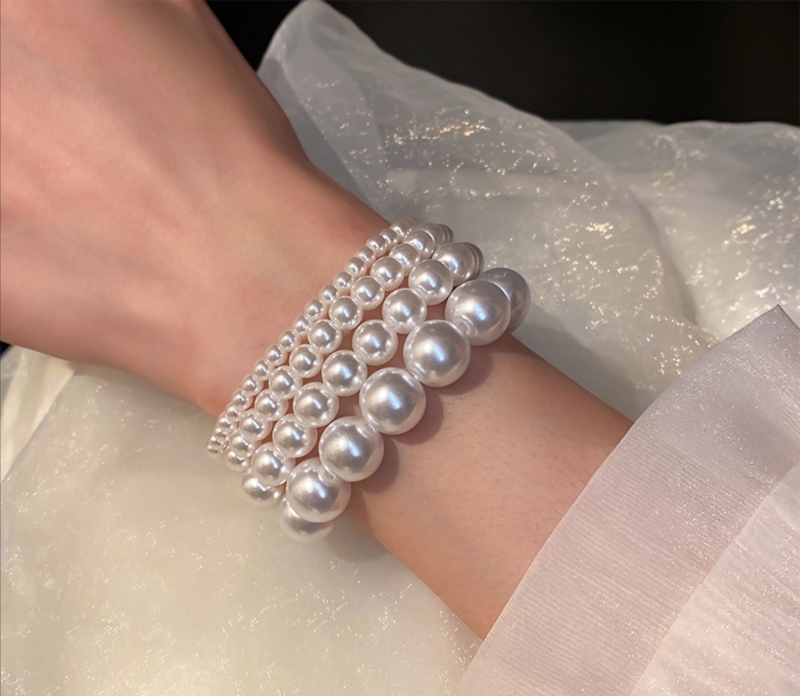 French retro and simple pearl elastic bracelet, French light luxury fashionable wristband, popular daily versatile and elegant jewelry details Picture