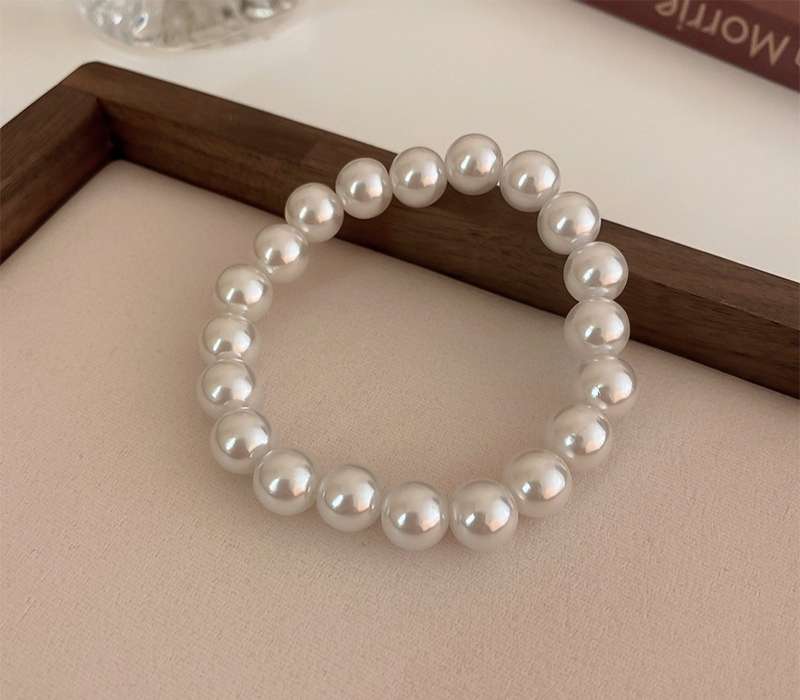 French retro and simple pearl elastic bracelet, French light luxury fashionable wristband, popular daily versatile and elegant jewelry detail image 3